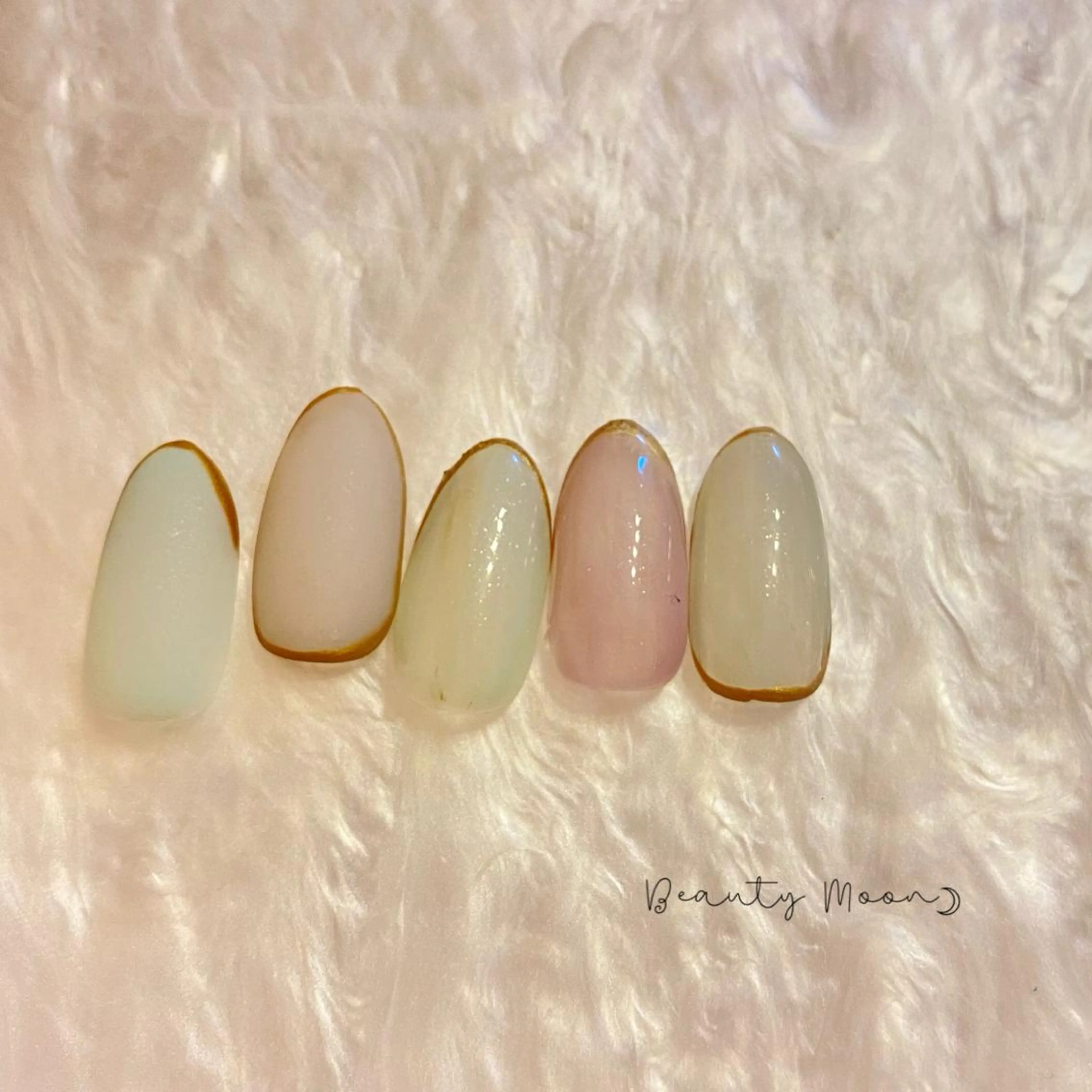 ネイル アートネイル ハート ミラーネイル beauty ☪︎moonのネイルデザイン