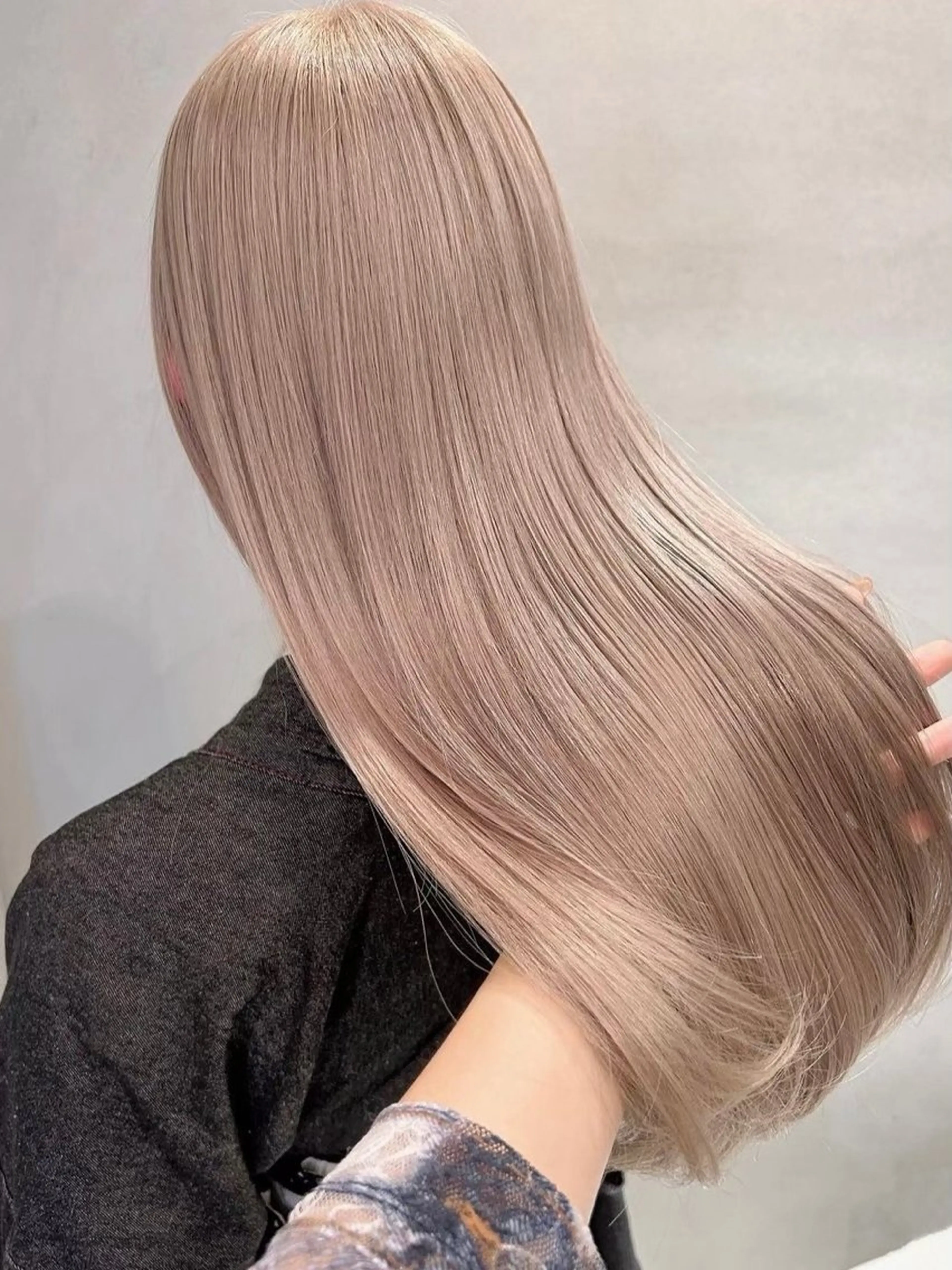 ロング カラー ベージュカラー ブリーチ ダブルカラー ミルクティーベージュ ブリーチなしカラー ヘアカラー 🐰aina/ ミルクティー/ピンクのヘアスタイル