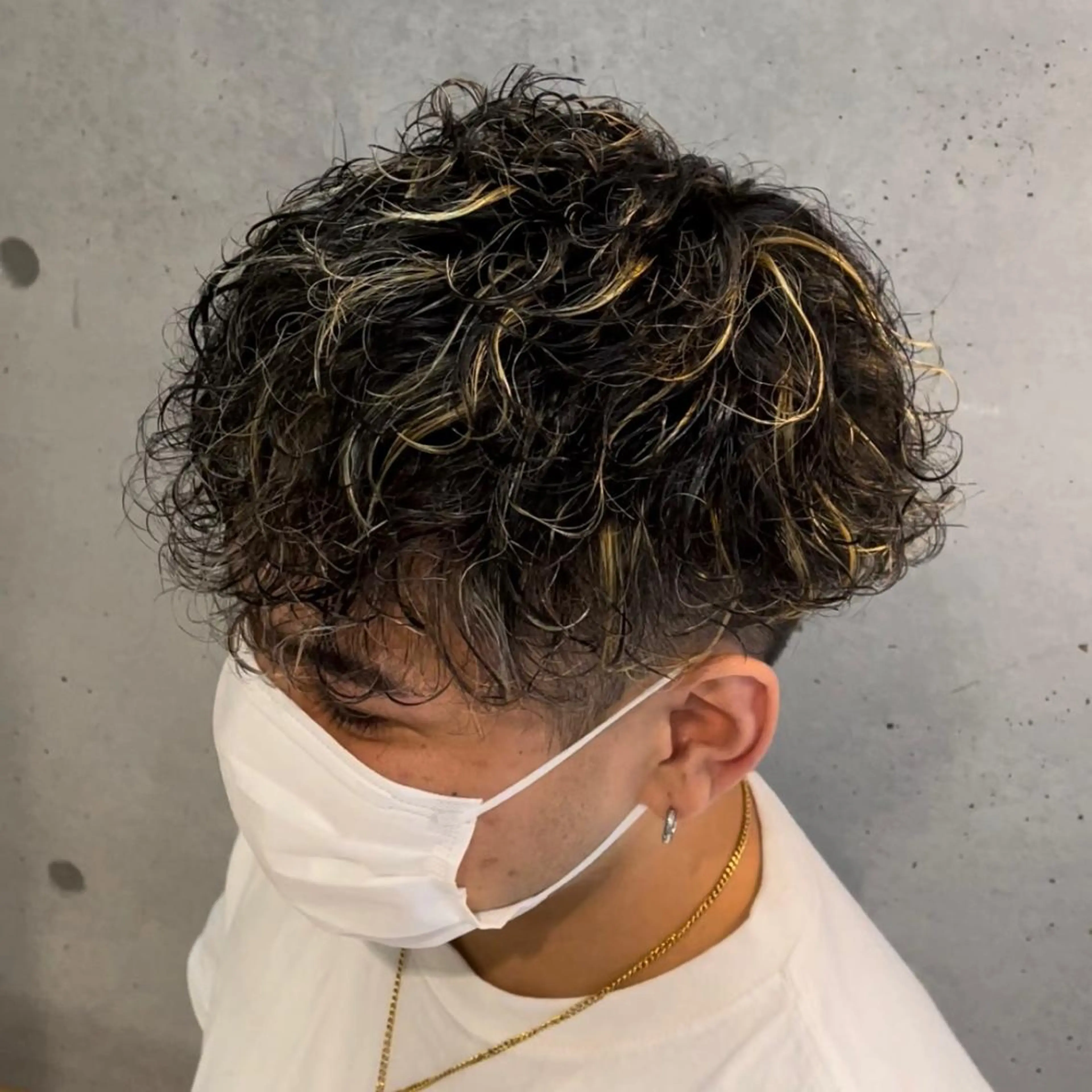 ショート カラー パーマ メンズ メンズハイライト メンズパーマ ハイライトカラー ハイライト スパイラルパーマ カット ヘアカラー パーマ 🔥メンズ超特化🔥 青木海斗のヘアスタイル