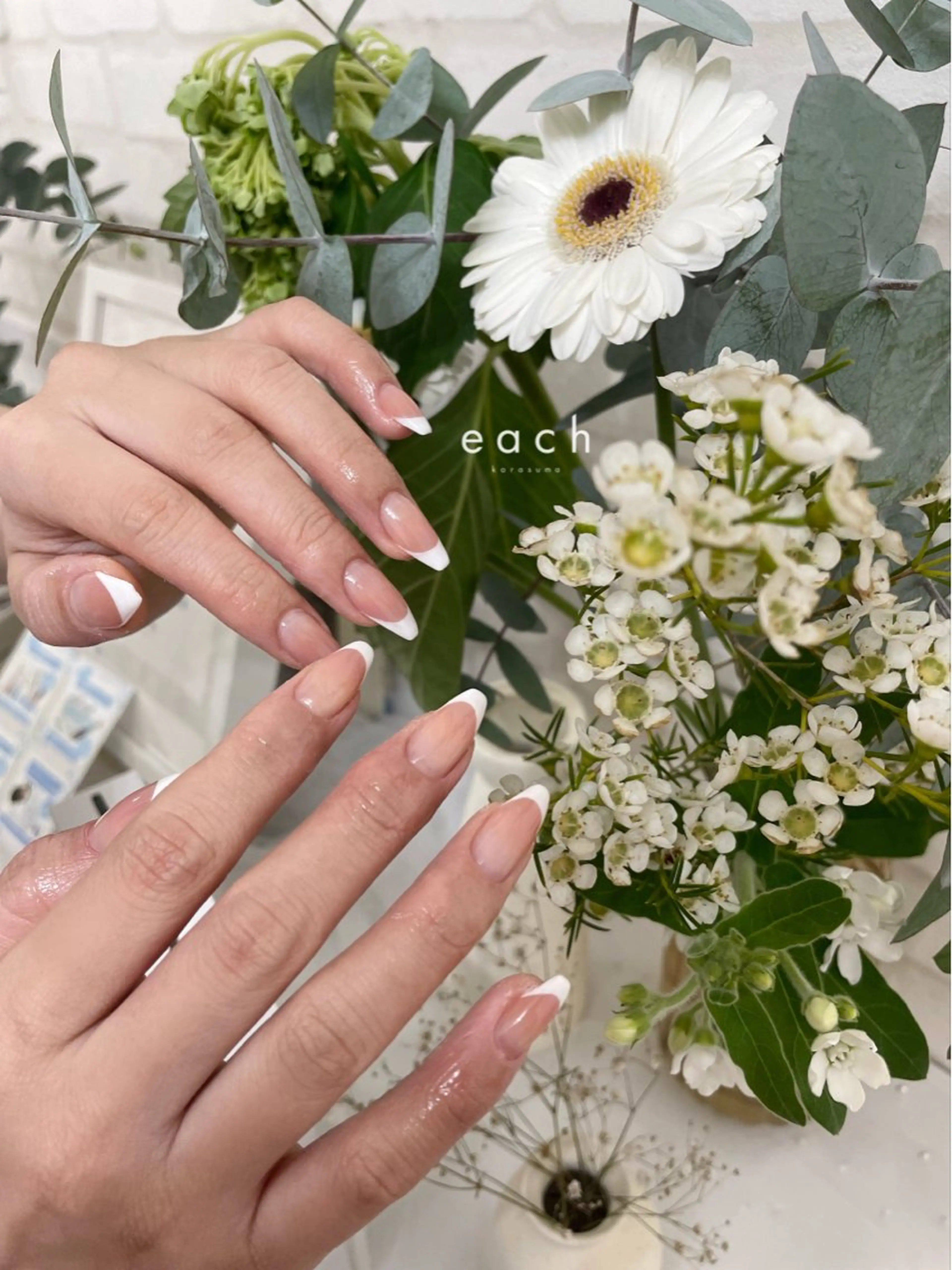 ネイル ホワイト each lucaのネイルデザイン