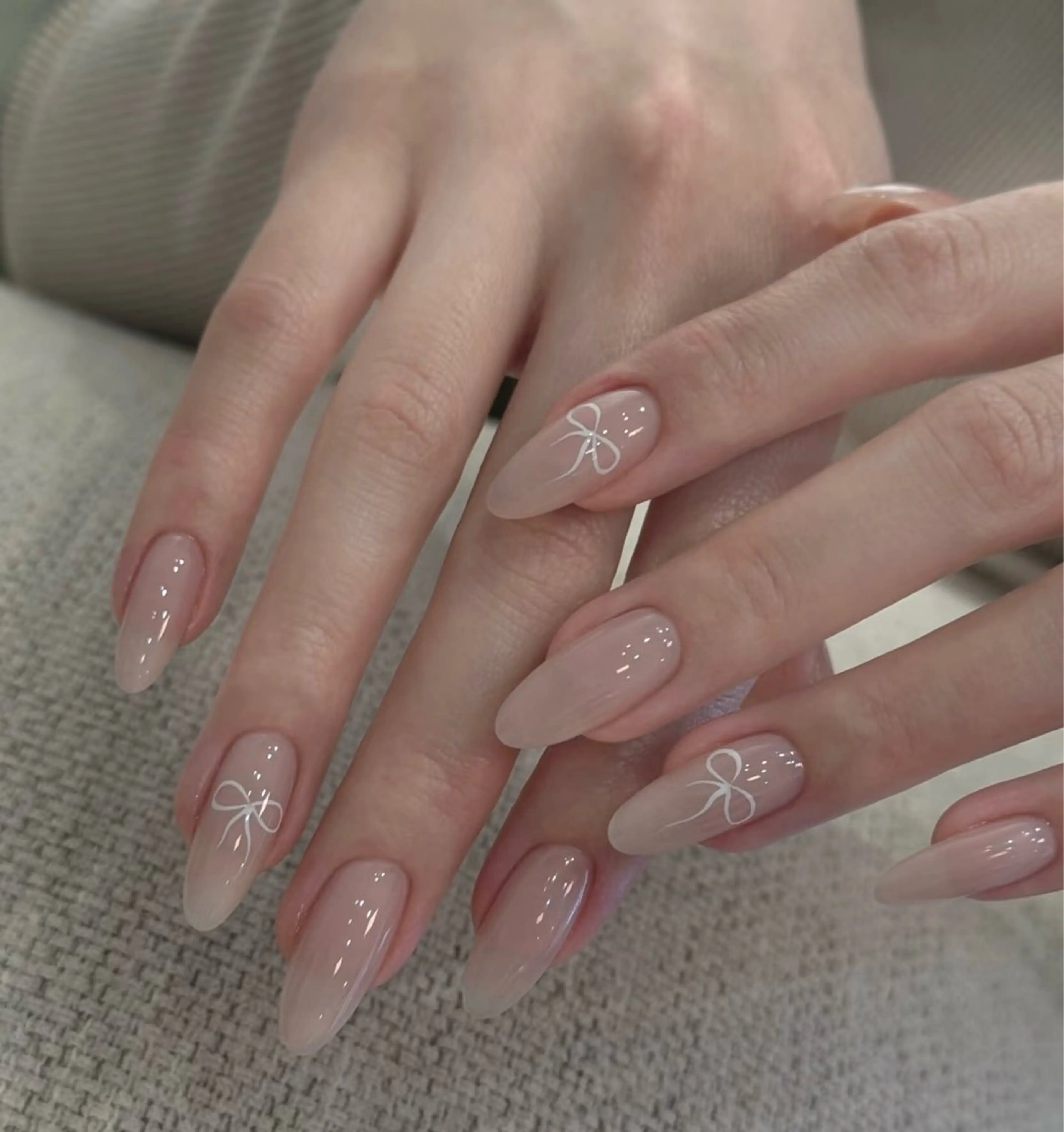 ネイル アートネイル オーロラネイル チークネイル フレンチネイル ガラスフレンチ ハンドネイル 🎀YooLi Nail salonのネイルデザイン