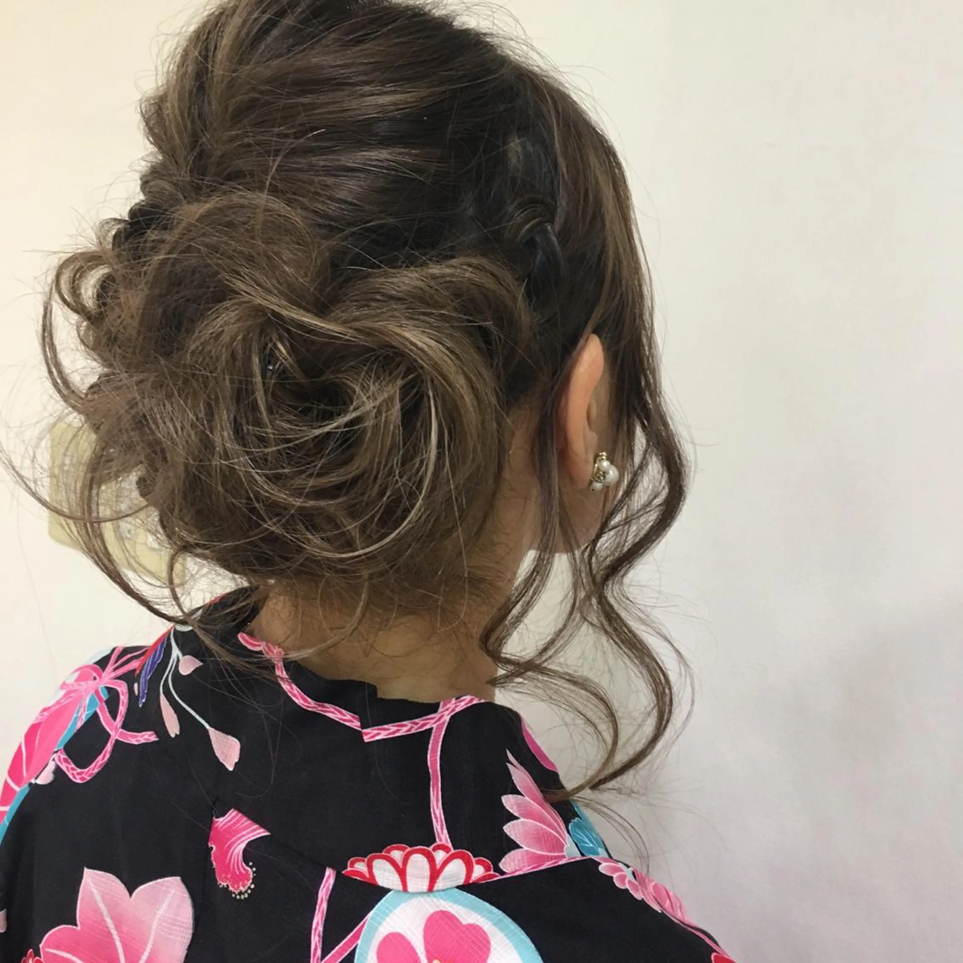 セミロング カラー ヘアアレンジ 浴衣 ヘアセット きむえり/髪質改善 /うねり広がり改善のヘアスタイル