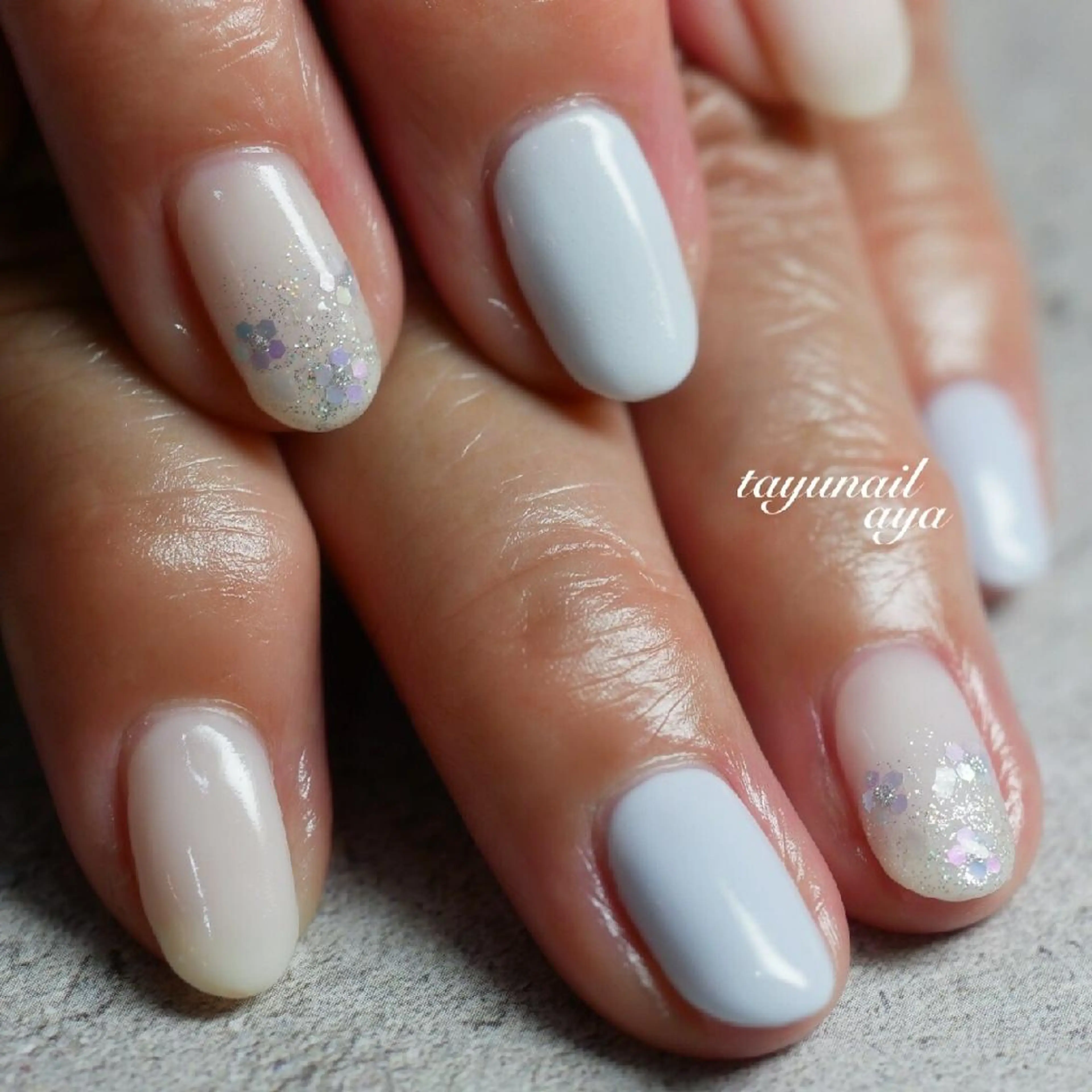 ネイル ブルー フラワーネイル ジェルネイル ホログラムネイル キラキラネイル ネイルサロン 【たゆnail】のネイルデザイン