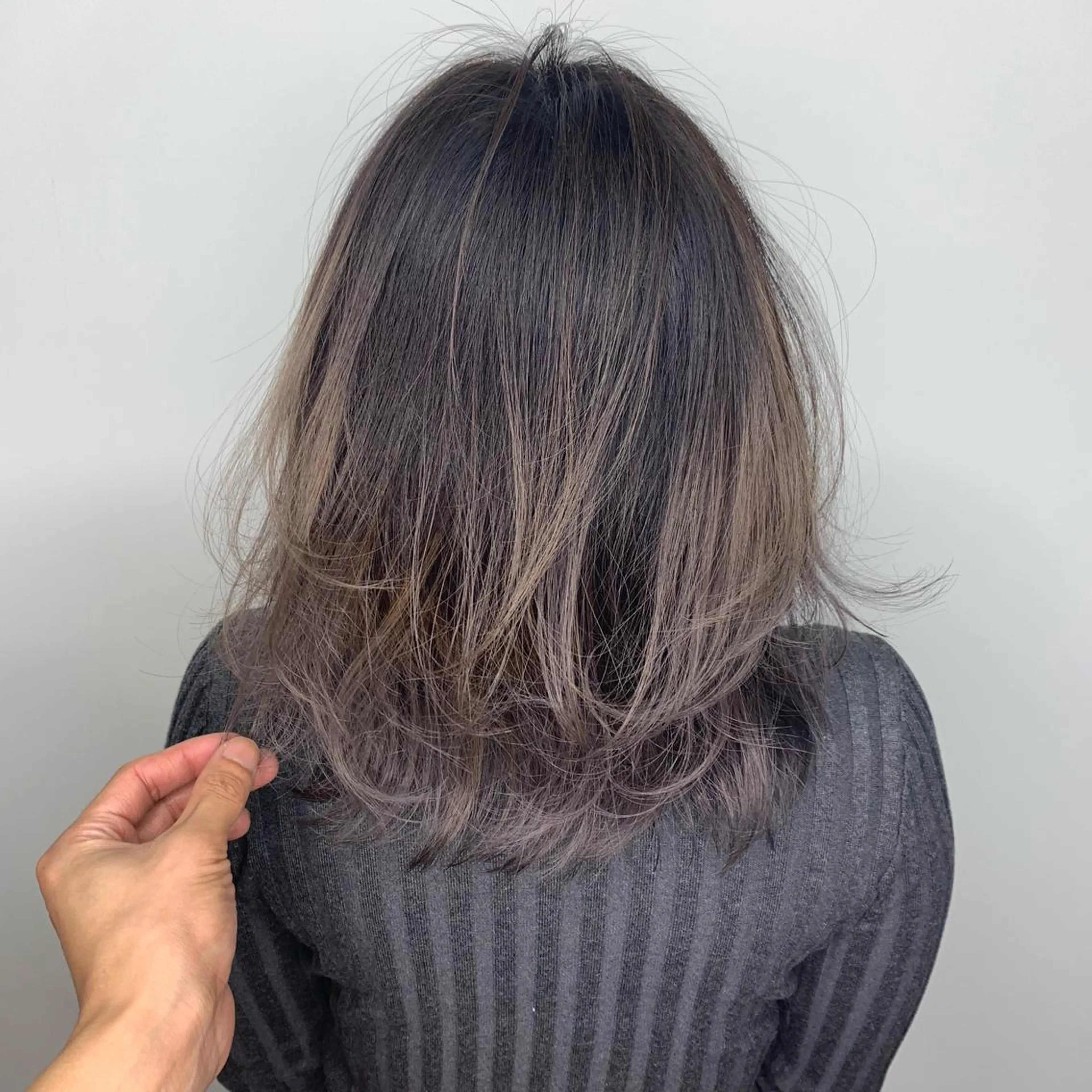 ミディアム 艶髪 森田/嵩士のヘアスタイル