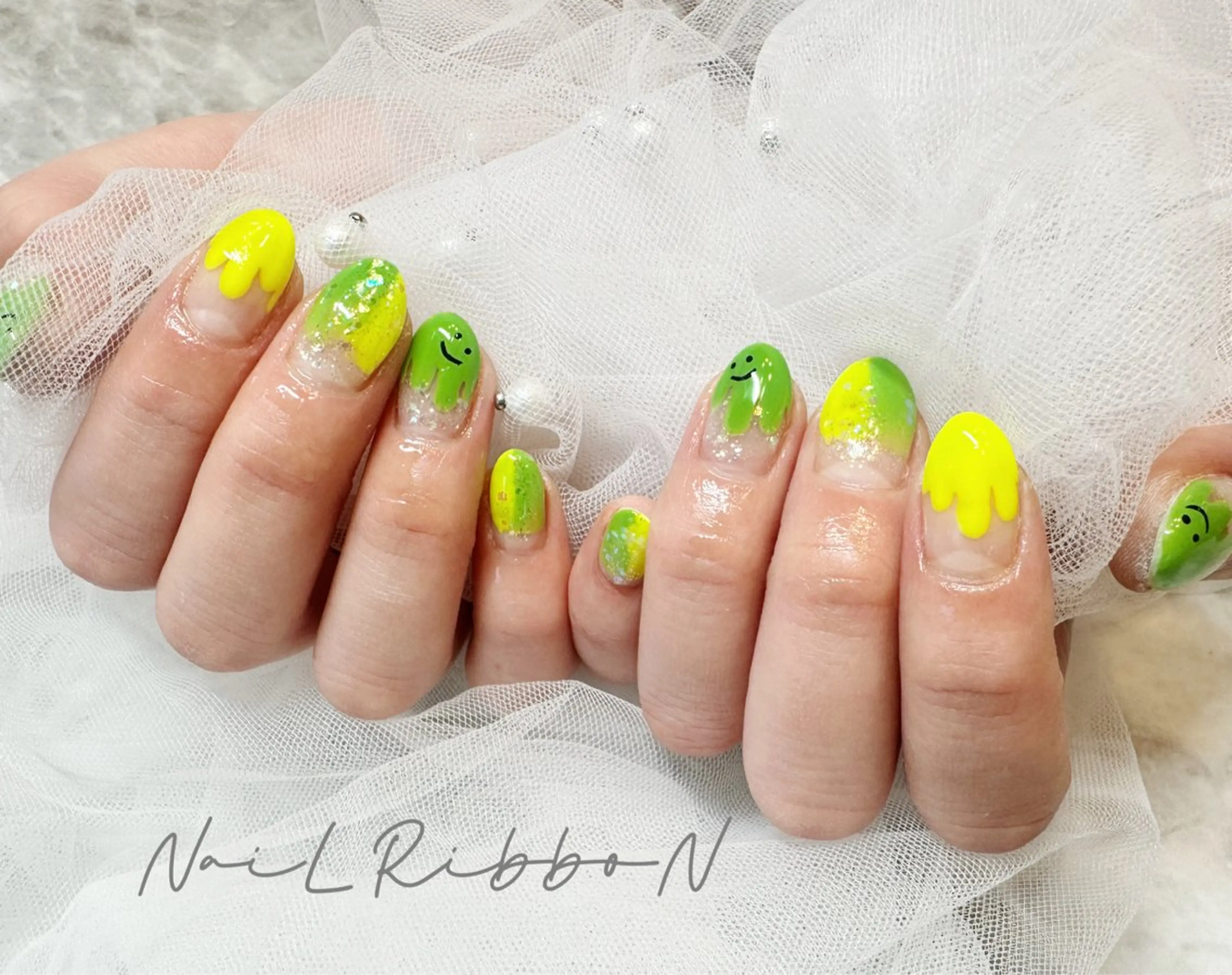 ネイル オーロラネイル 長さ出し フレンチネイル ガーリー キラキラネイル ネイルリボン 本家のネイルデザイン