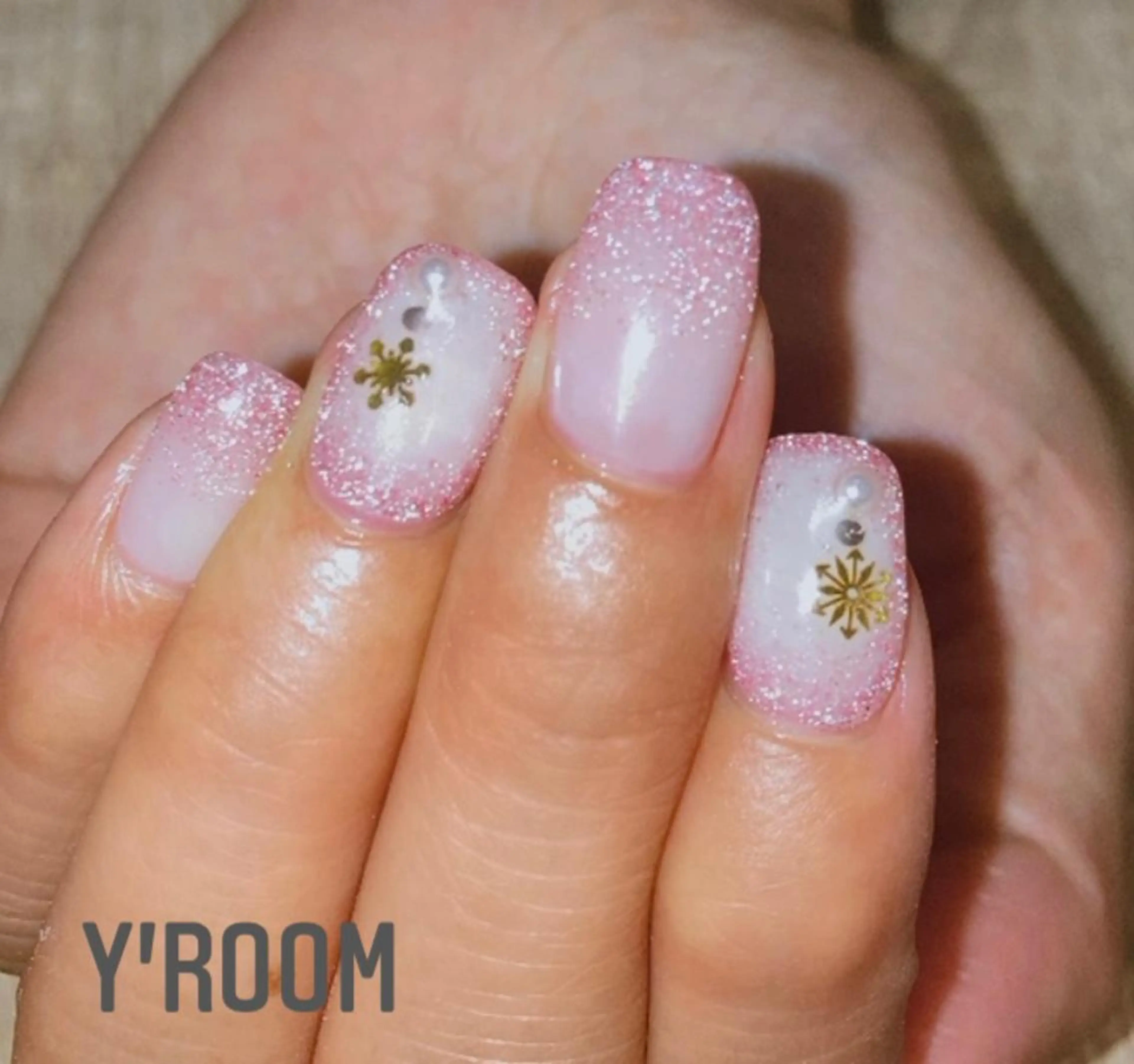 ネイル オーロラネイル フラッシュネイル フットネイル ジェルネイル 氷ネイル・うるうるネイル ハンドネイル YUKA （ネイリスト）のネイルデザイン