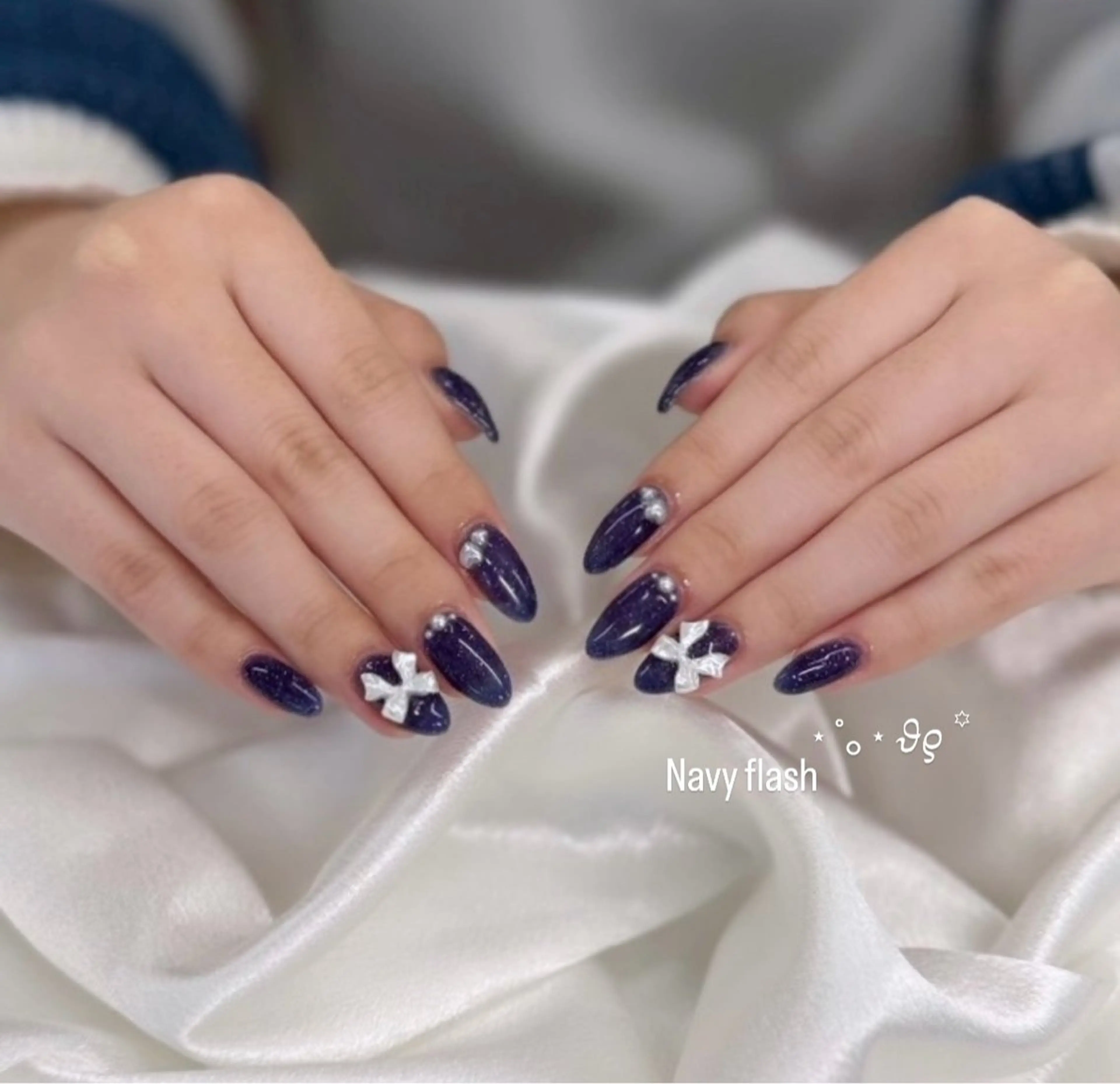 ネイル フラッシュネイル キラキラネイル 韓国ネイル ネイビー オフィスネイル ハンドネイル Moana manamiのネイルデザイン