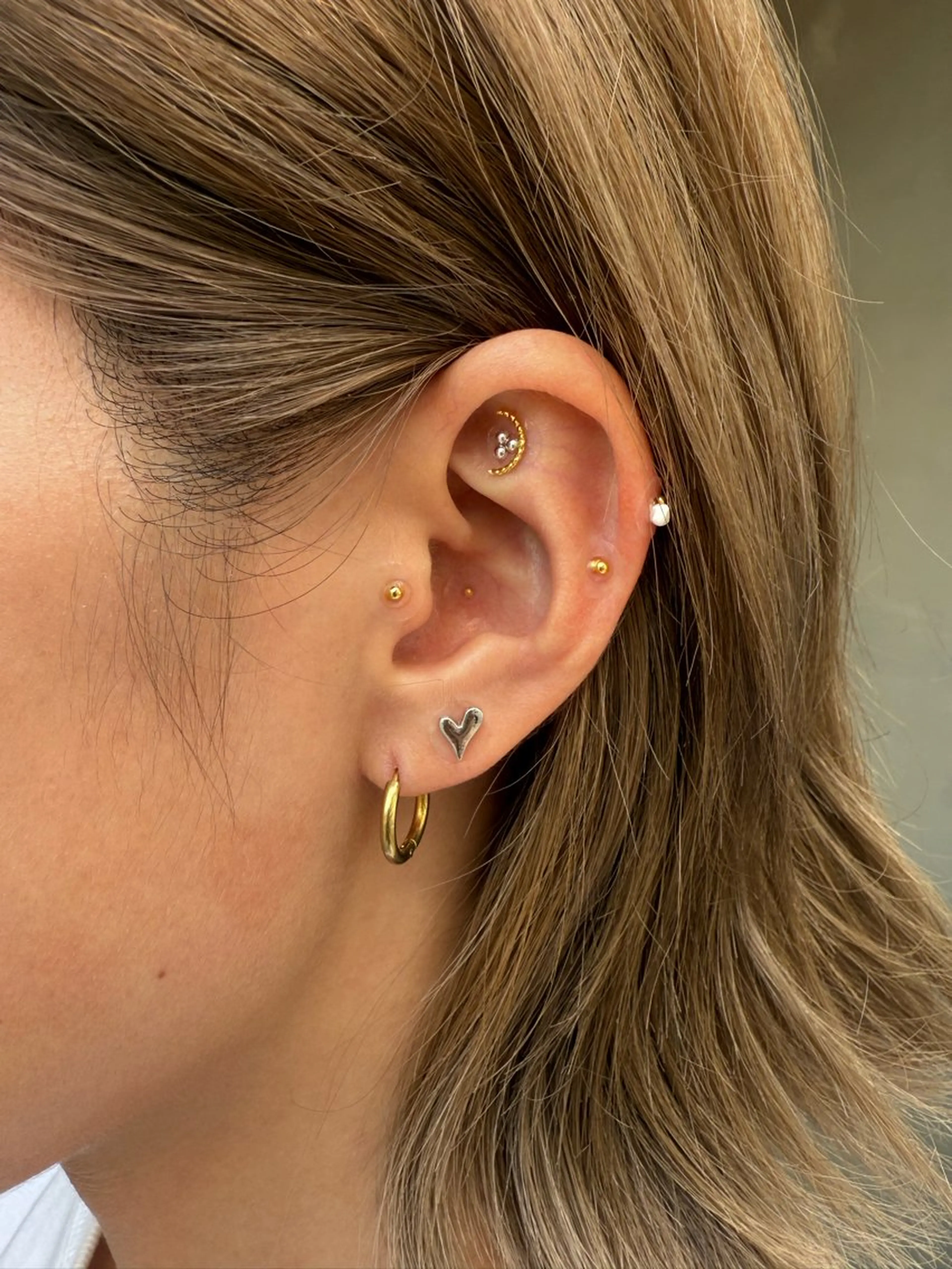 【minimo特別価格】イベント前✨春も耳が一気に華やか、おしゃれ可愛い✨耳つぼジュエリー👂💎✨耳マッサージ付の写真