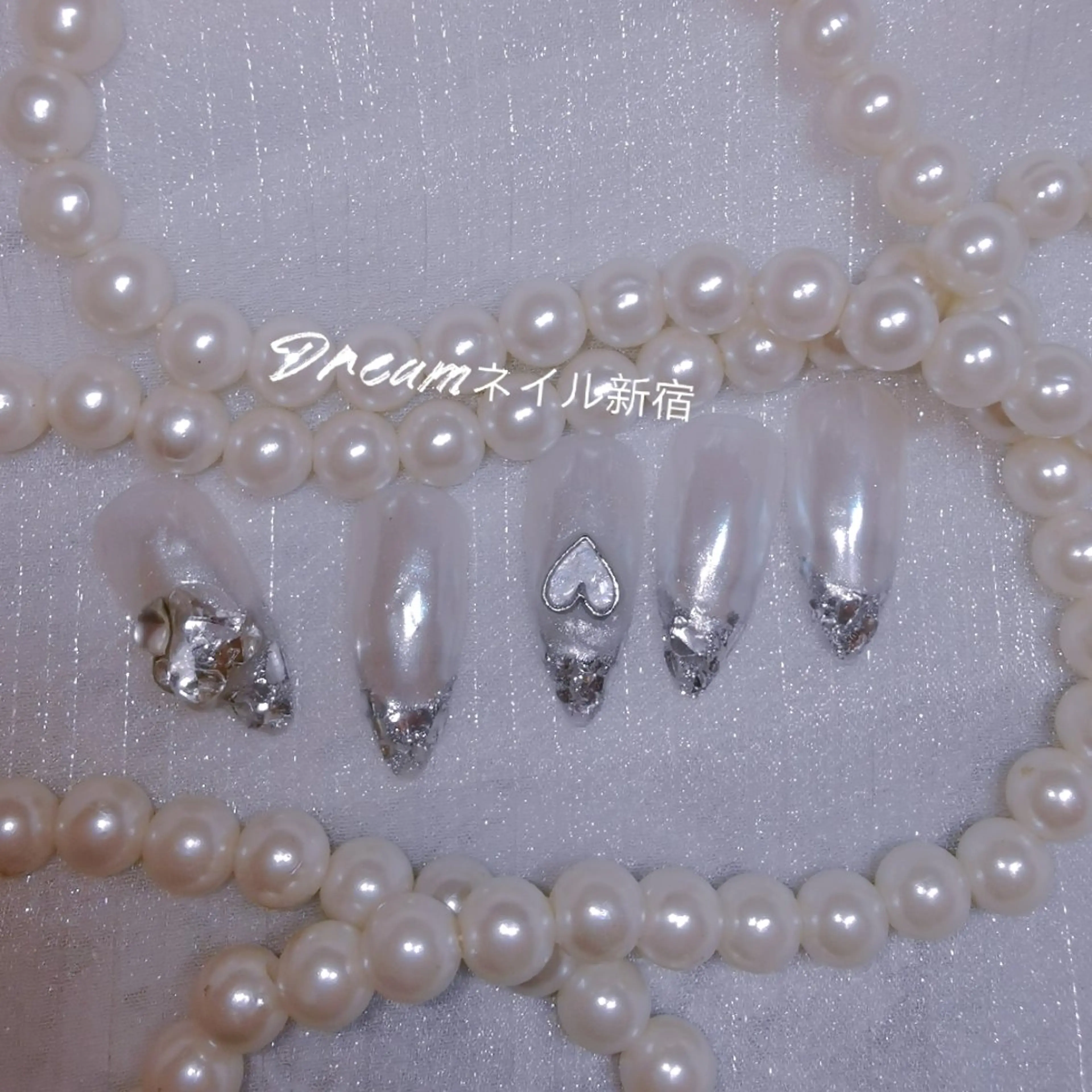 ネイル オーロラネイル フレンチネイル ガラスフレンチ ゴージャス キラキラネイル ハンドネイル フィルイン・深爪矯正 長さ出し🎀のネイルデザイン