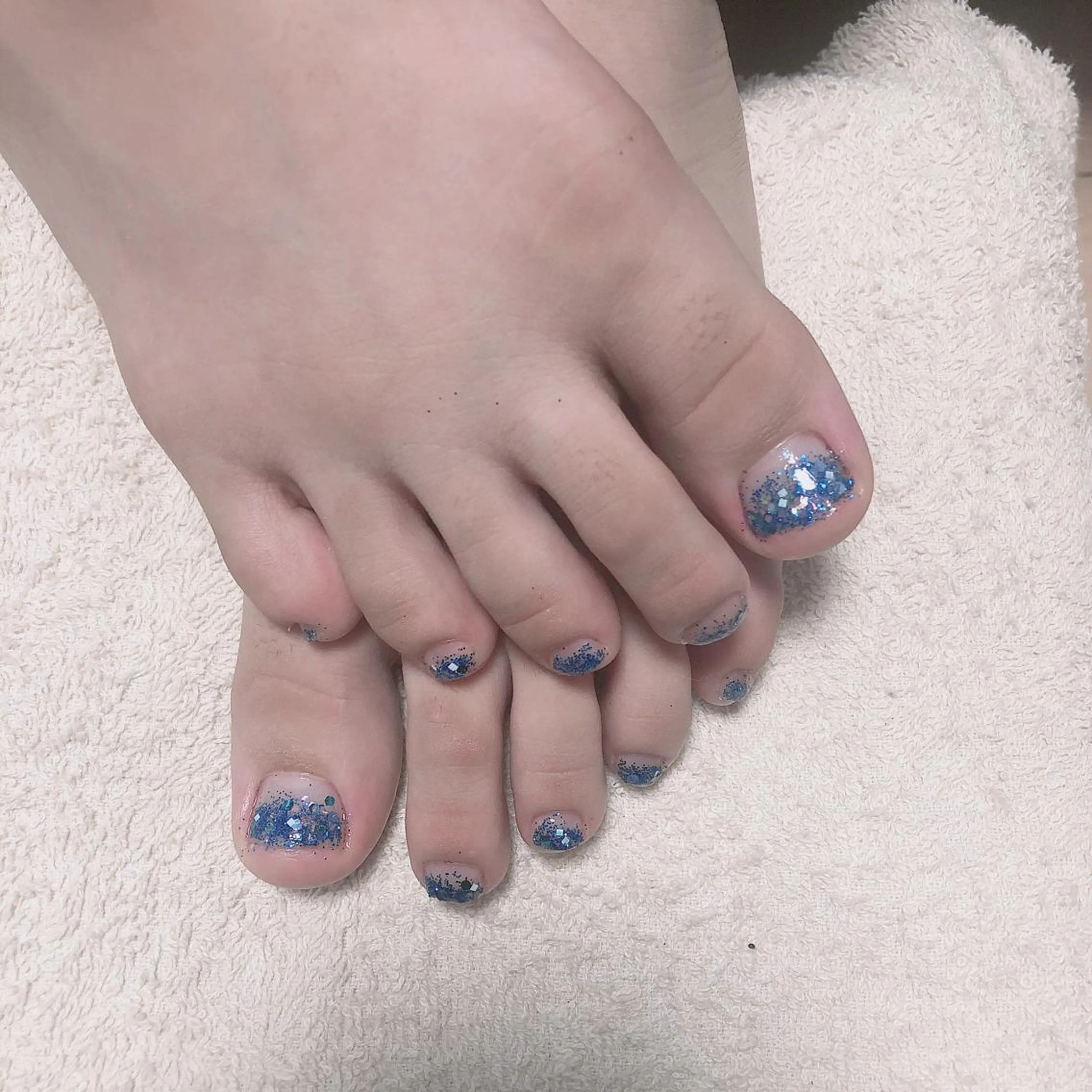 ネイル フットネイル ラメ(グリッター) 結城 怜菜のネイルデザイン