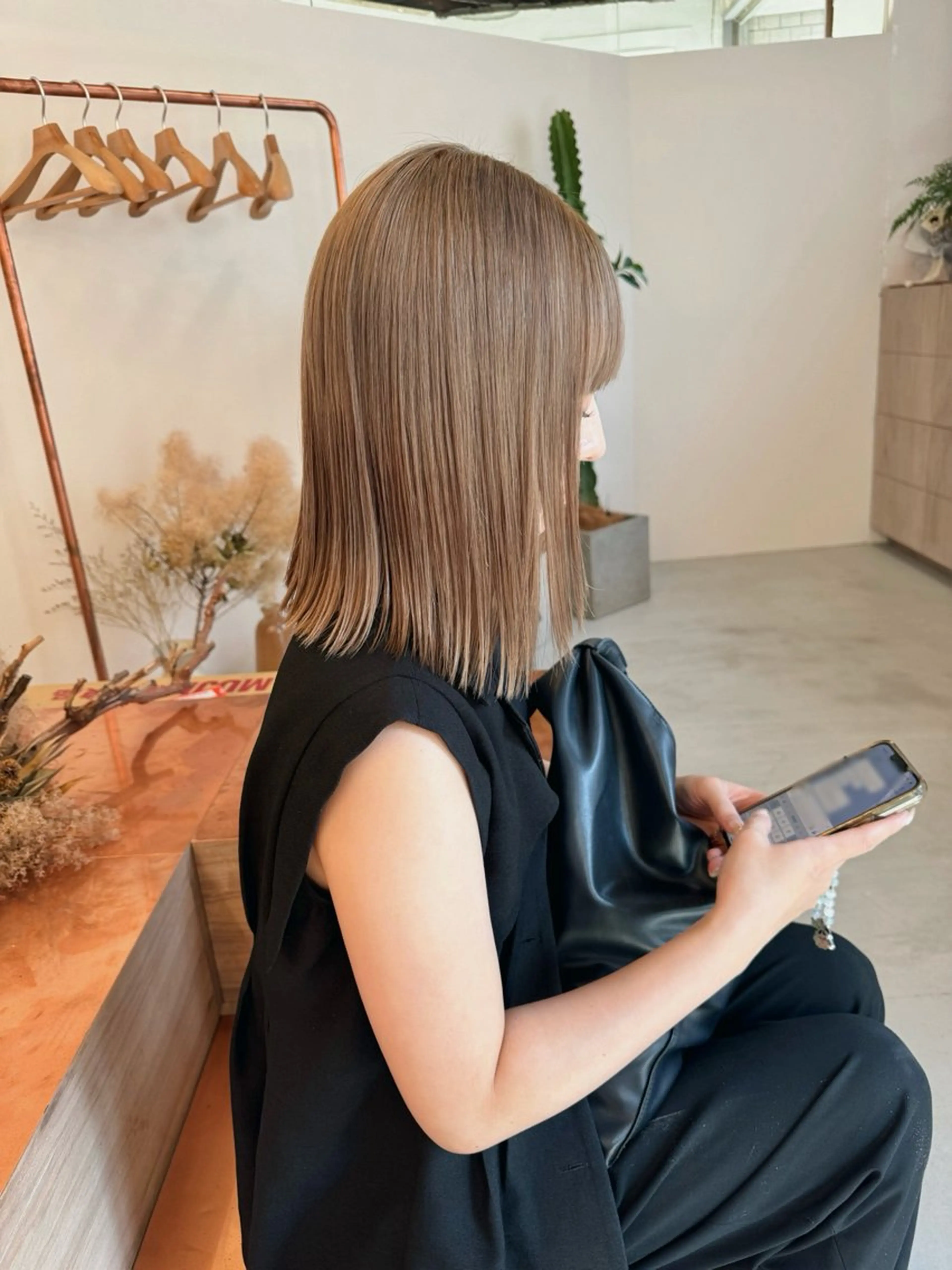 ミディアム ami/大阪/暖色 /レイヤーカットのヘアスタイル