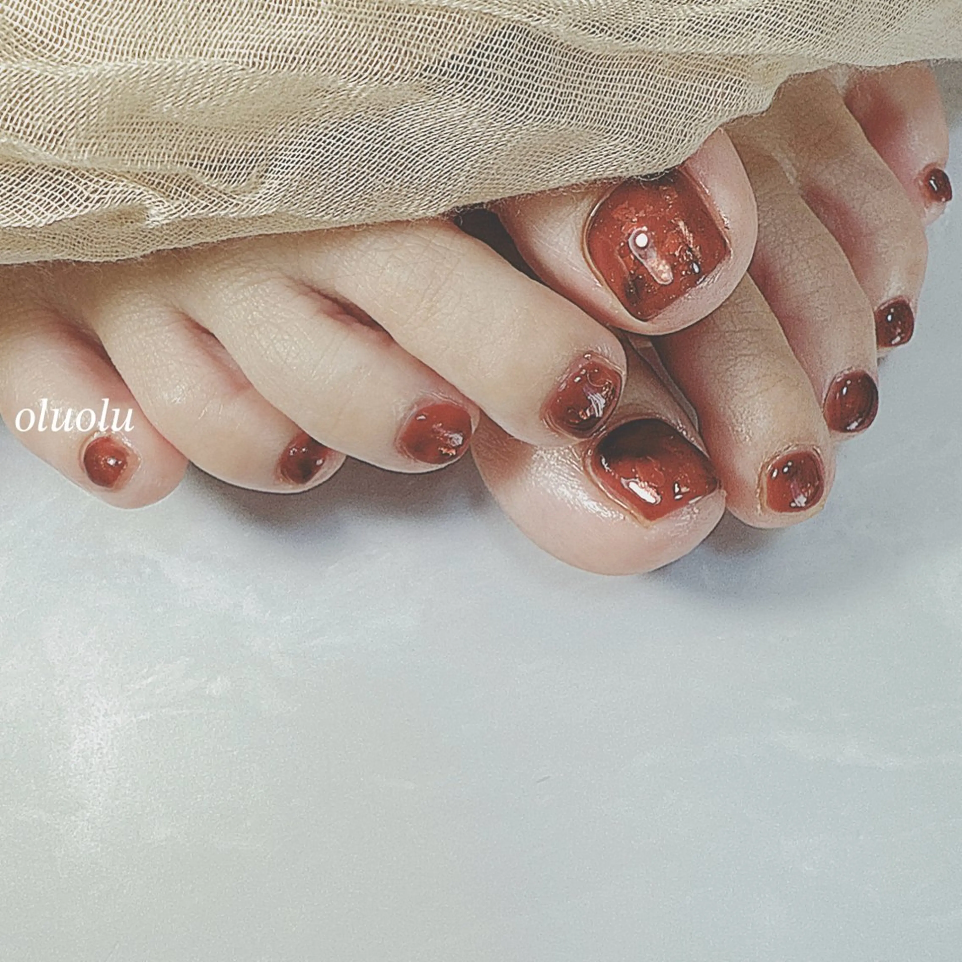 ネイル アートネイル べっ甲ネイル ブラウン フットネイル ニュアンスネイル 大村 紬華のネイルデザイン