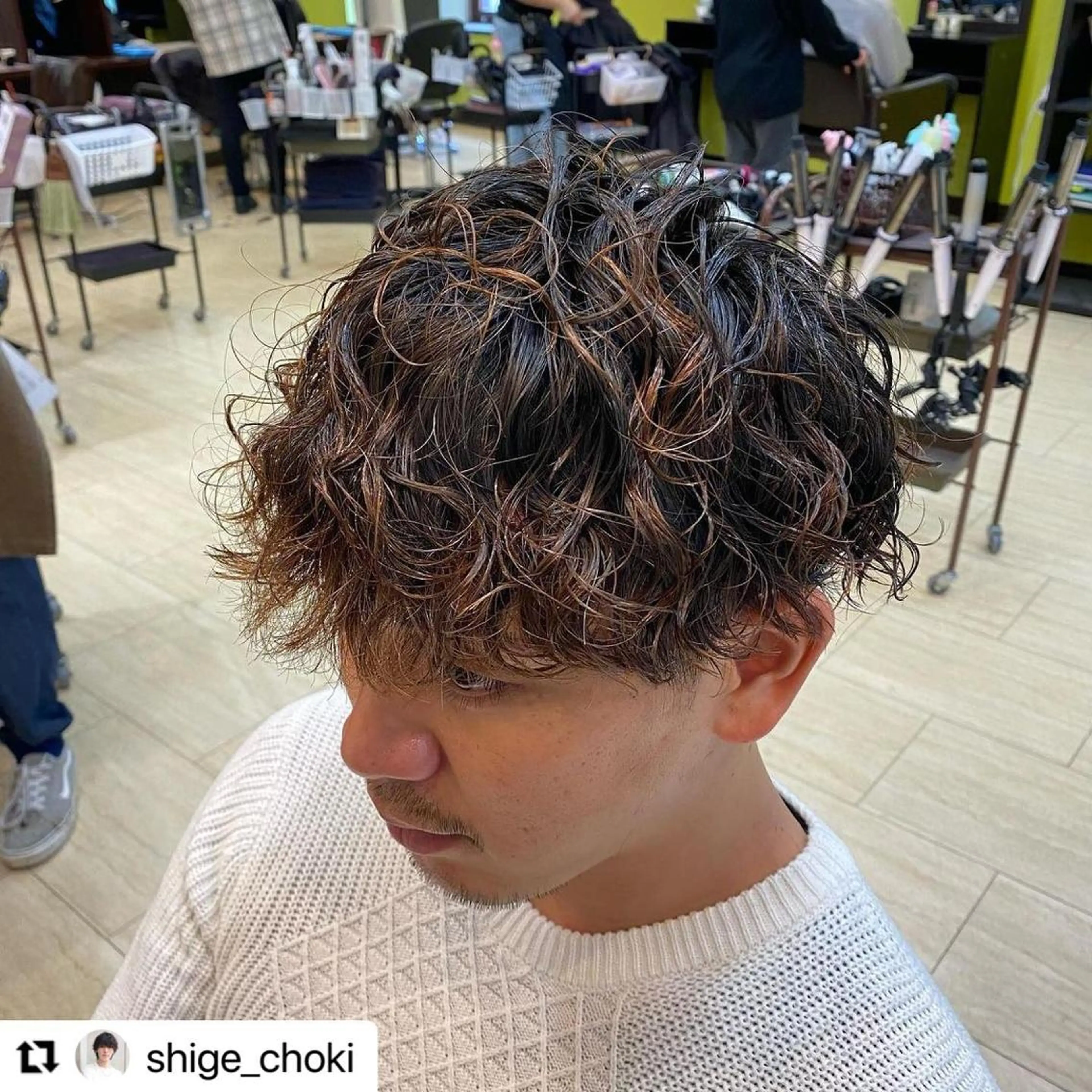 ショート カラー パーマ メンズ センターパート メンズ韓国風 マッシュ メンズパーマ メンズツイストパーマ 🩷Eny terrace🩷のヘアスタイル