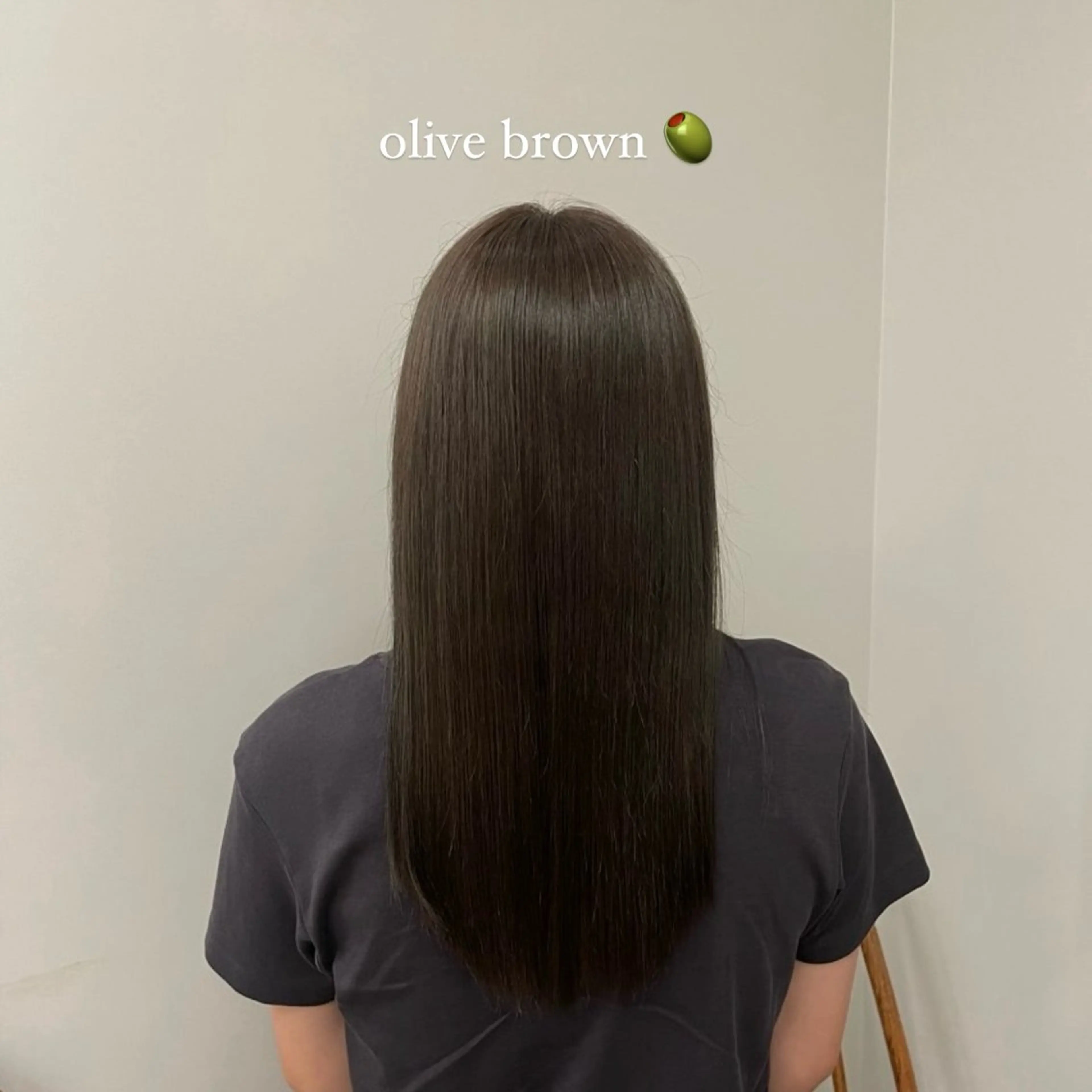 カラー ブラウンカラー オリーブブラウン 蓑輪璃央 ショートカットのヘアスタイル