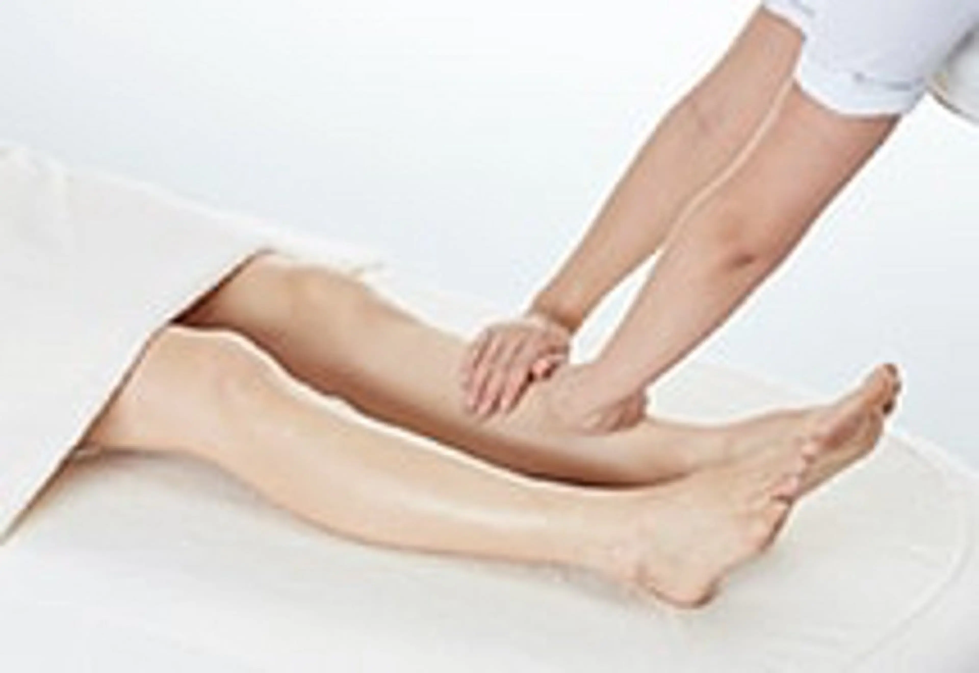 🌟【オイルフットケア付】 冷えで浮腫んだ脚元スッキリ♪精密肌分析＋本格フェイシャルエステ約100分の写真