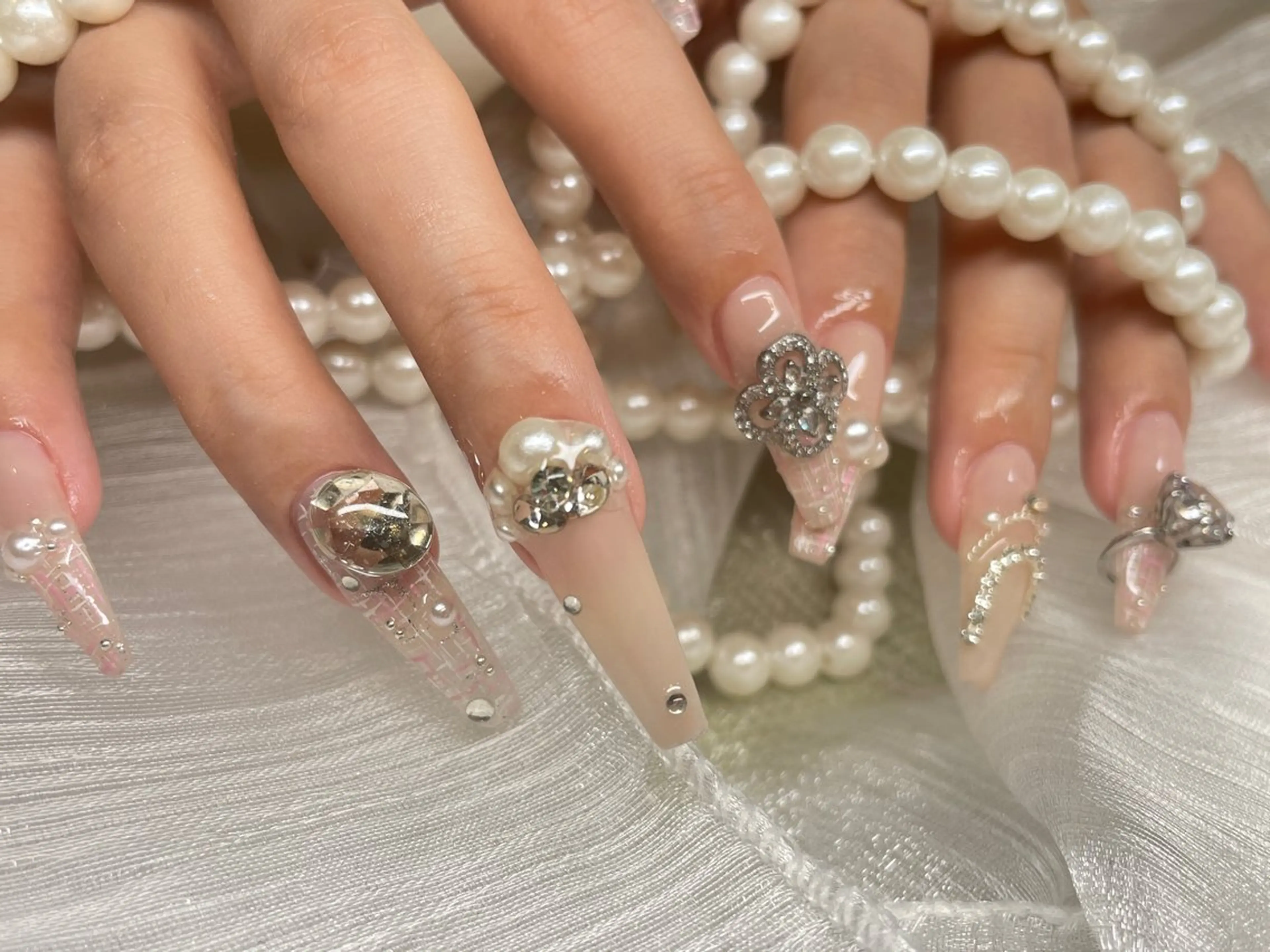 ネイル 長さ出し フットネイル フレンチネイル ジェルネイル ガラスフレンチ ハンドネイル ハンドケア More Glam渋谷店のネイルデザイン