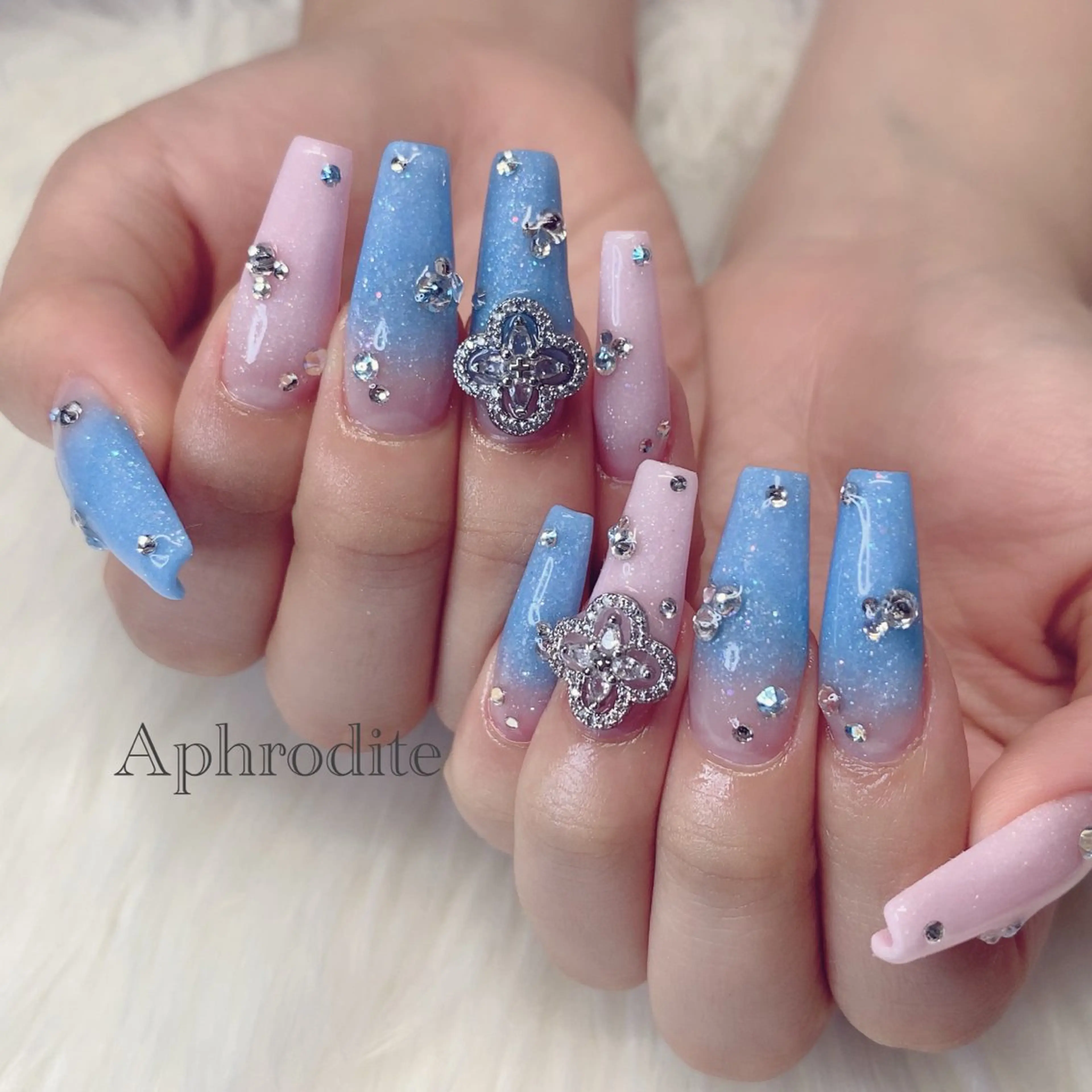 ネイル Aphrodite パラジェル認定サロンのネイルデザイン