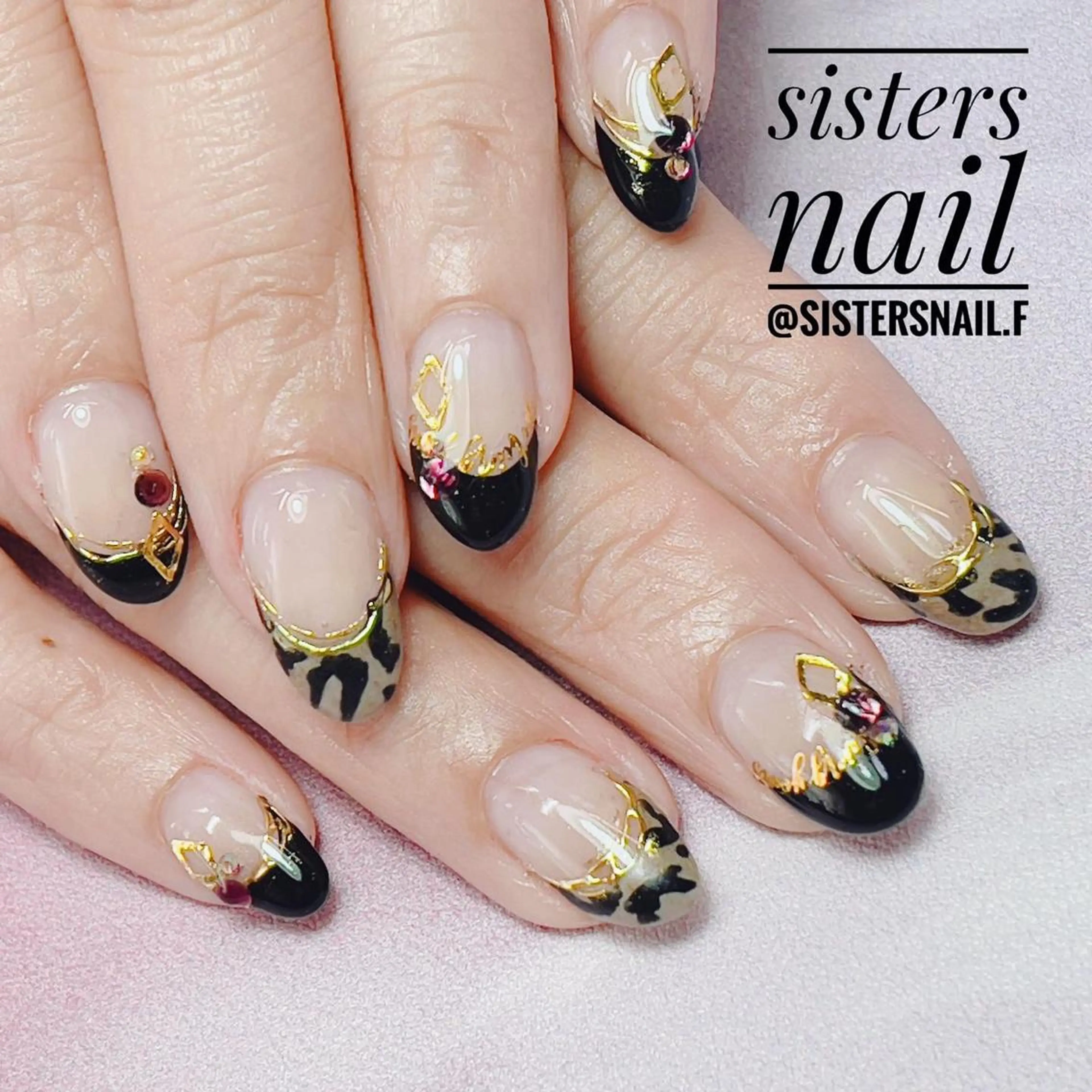 ネイル アニマル柄 アートネイル フレンチネイル 冬ネイル sisters nail.fのネイルデザイン