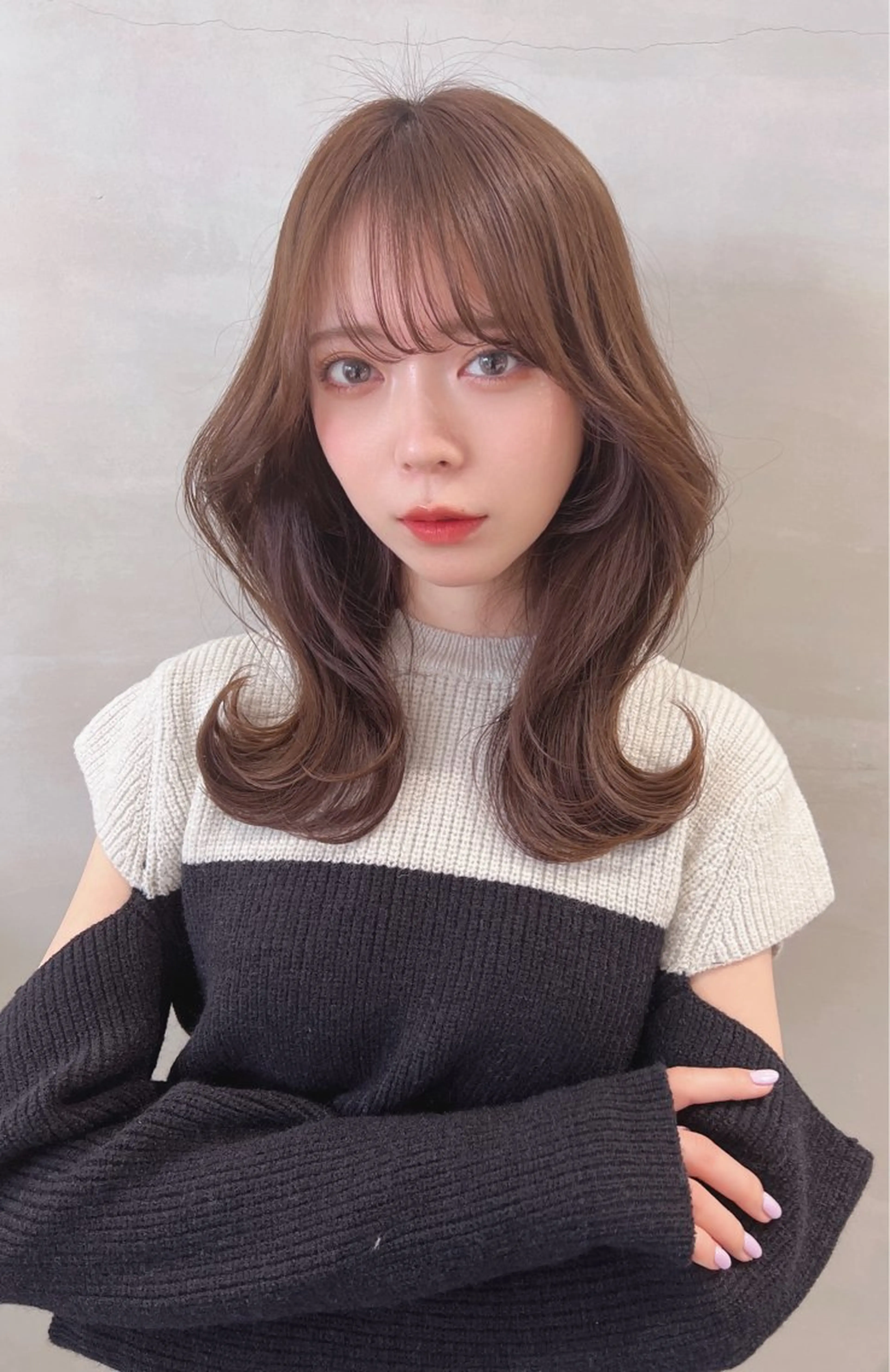 ミディアム カラー ミディアムレイヤー ベージュカラー ミルクティーベージュ レイヤーカット カット ヘアカラー トリートメント youres  hair恵比寿本店所属・小山潤/韓国レイヤー /顔周りカットのヘアスタイル