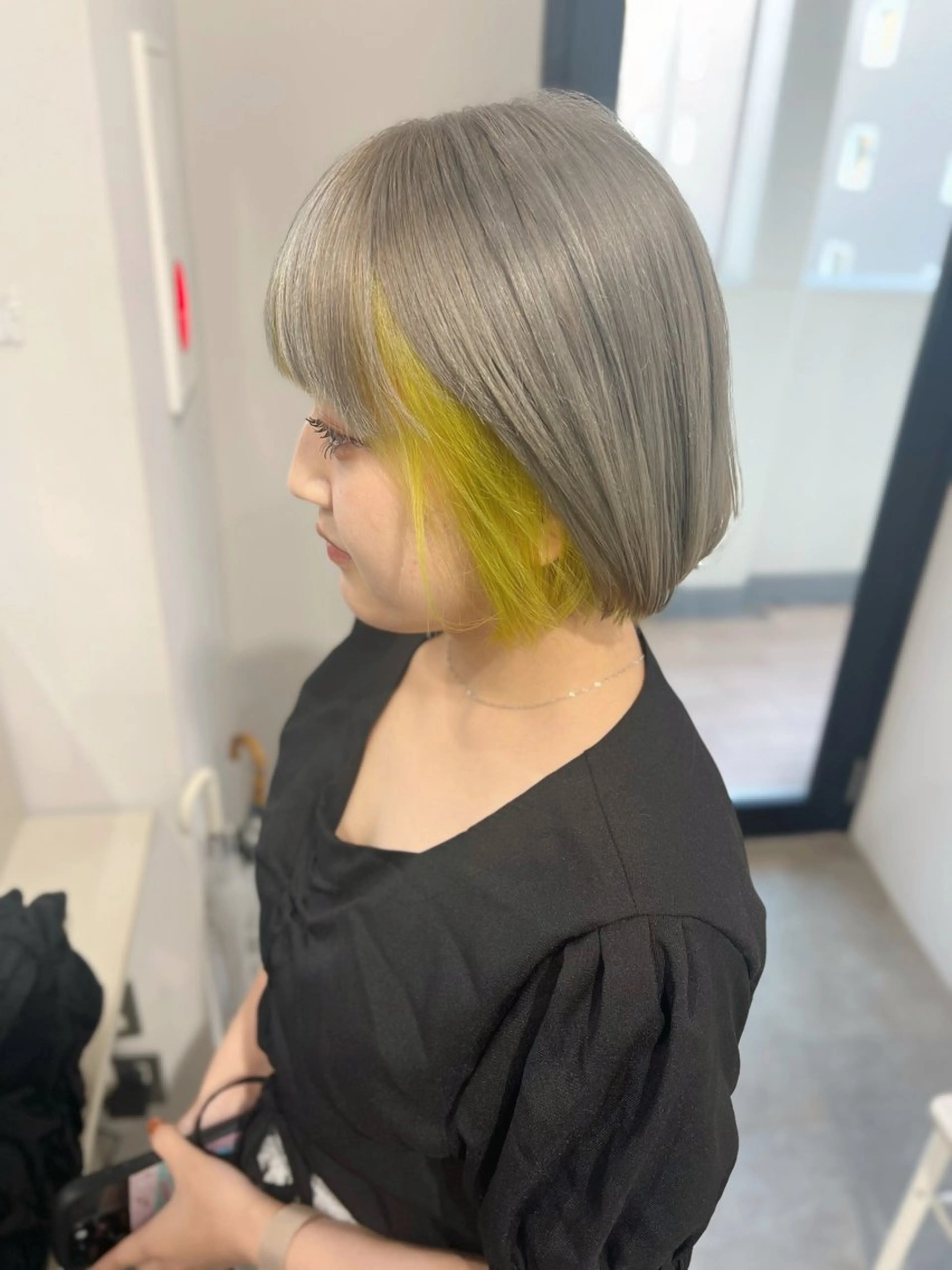 ミディアム カラー ベージュカラー ブリーチ ブロンド デザインカラー ダブルカラー カット ヘアカラー トリートメント ブリーチ/髪質改善/ レイヤー/YUTO‎のヘアスタイル