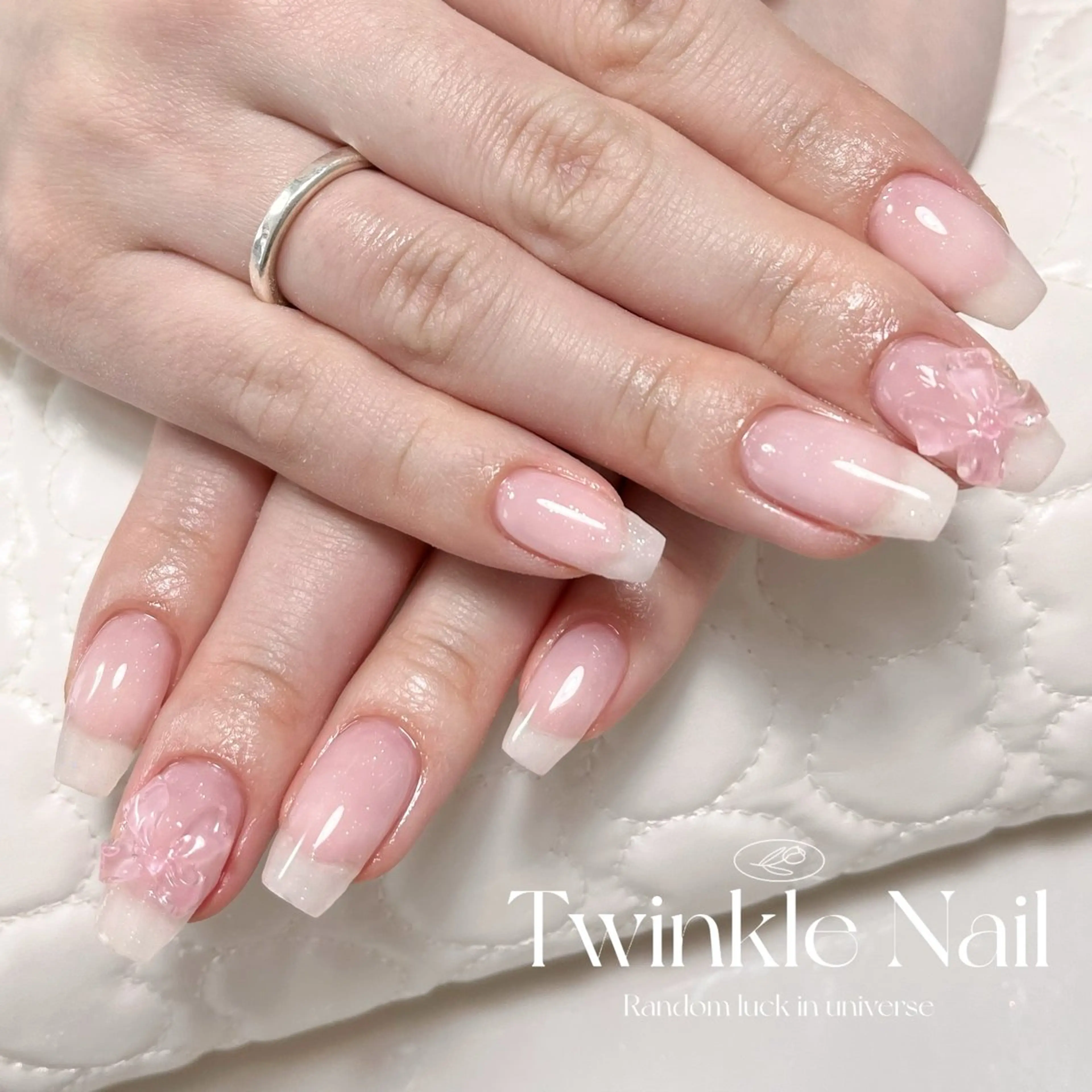 ネイル キラキラネイル リボン ワンホンネイル Twinkle Nail Kuboのネイルデザイン