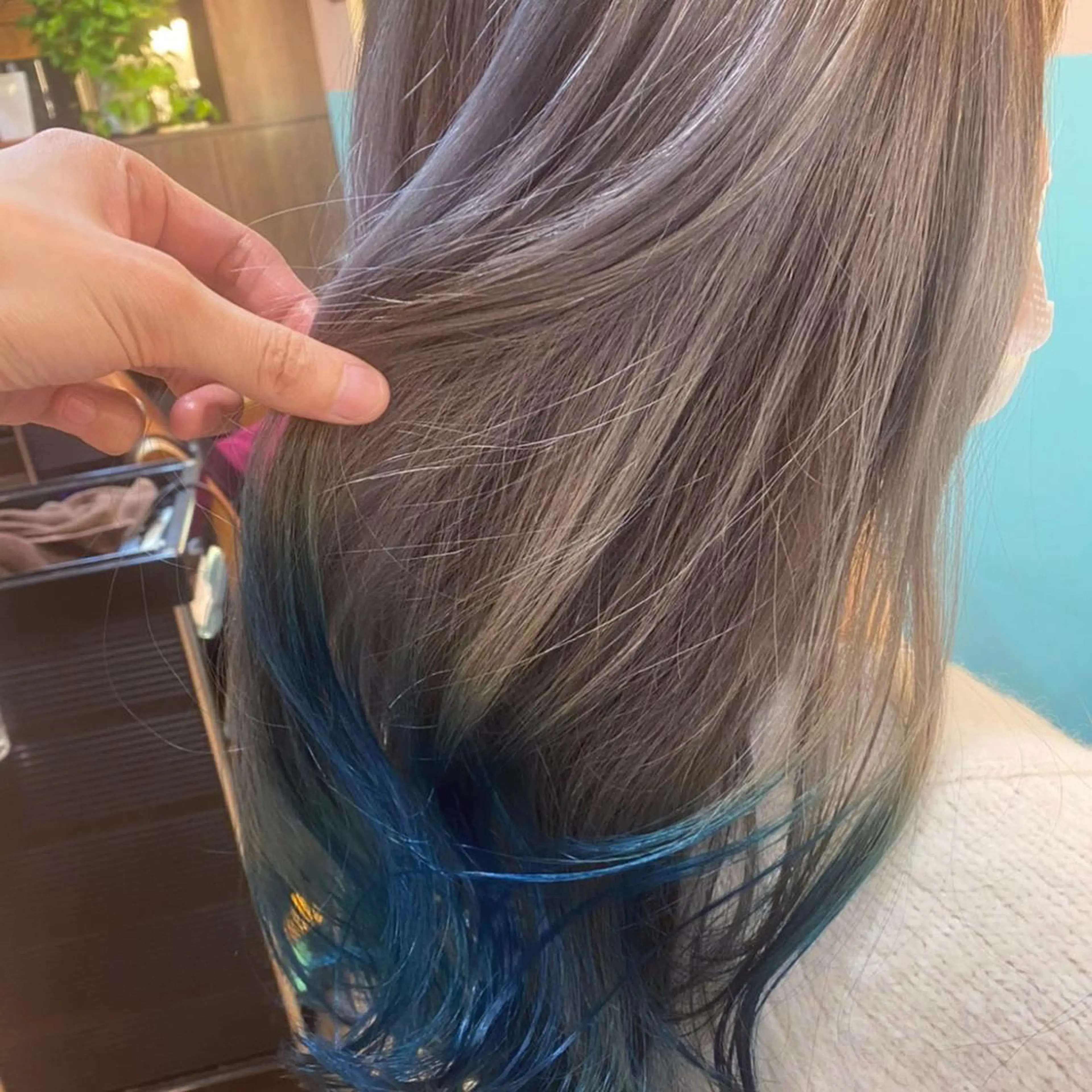 ロング カラー アッシュ バレイヤージュ ミストバング ベージュカラー ブリーチ カット ヘアカラー トリートメント 原宿サロン代表 デザインカラー伊藤卓のヘアスタイル