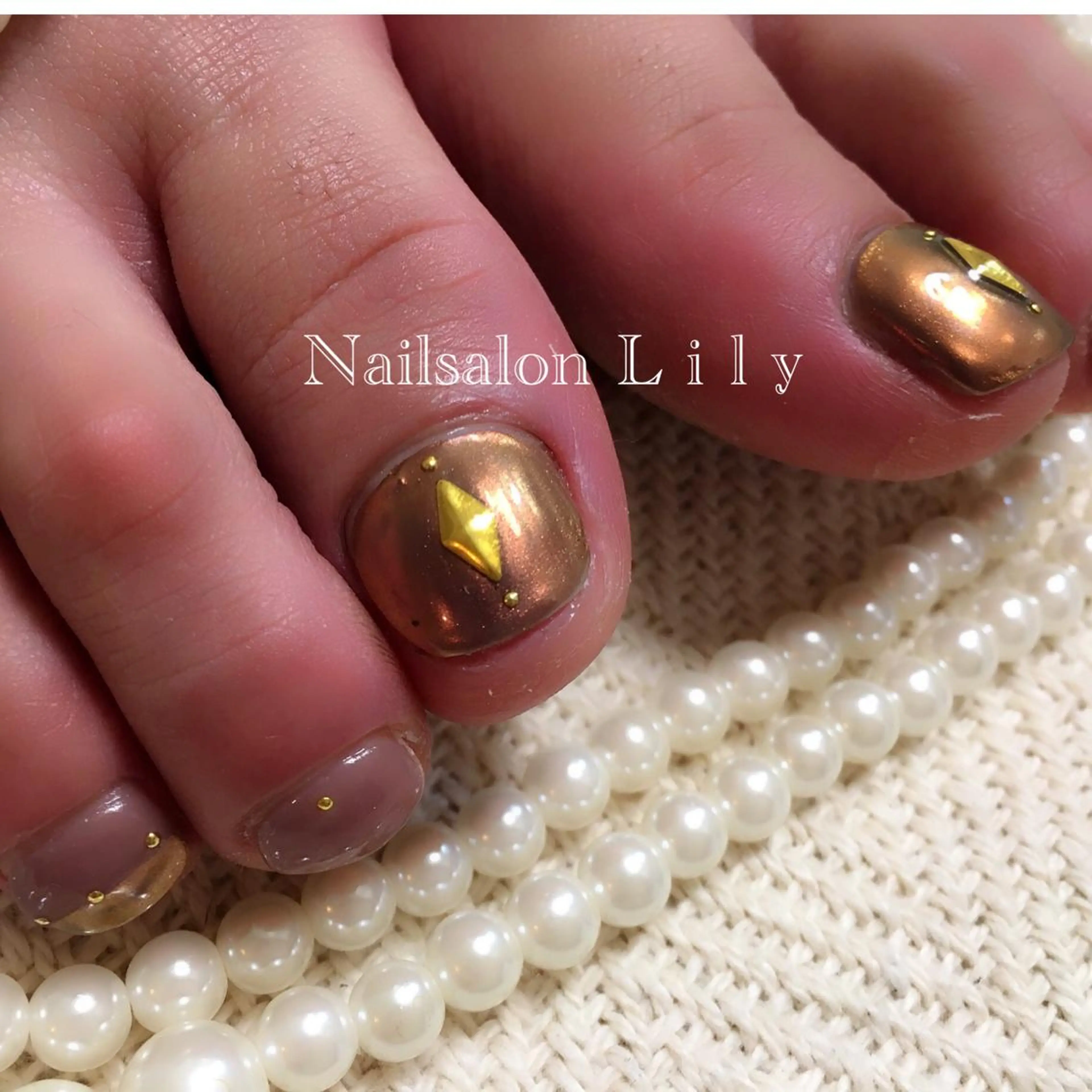 ネイル アートネイル フットネイル ミラーネイル Lily*nail 🌻Mii🌻のネイルデザイン