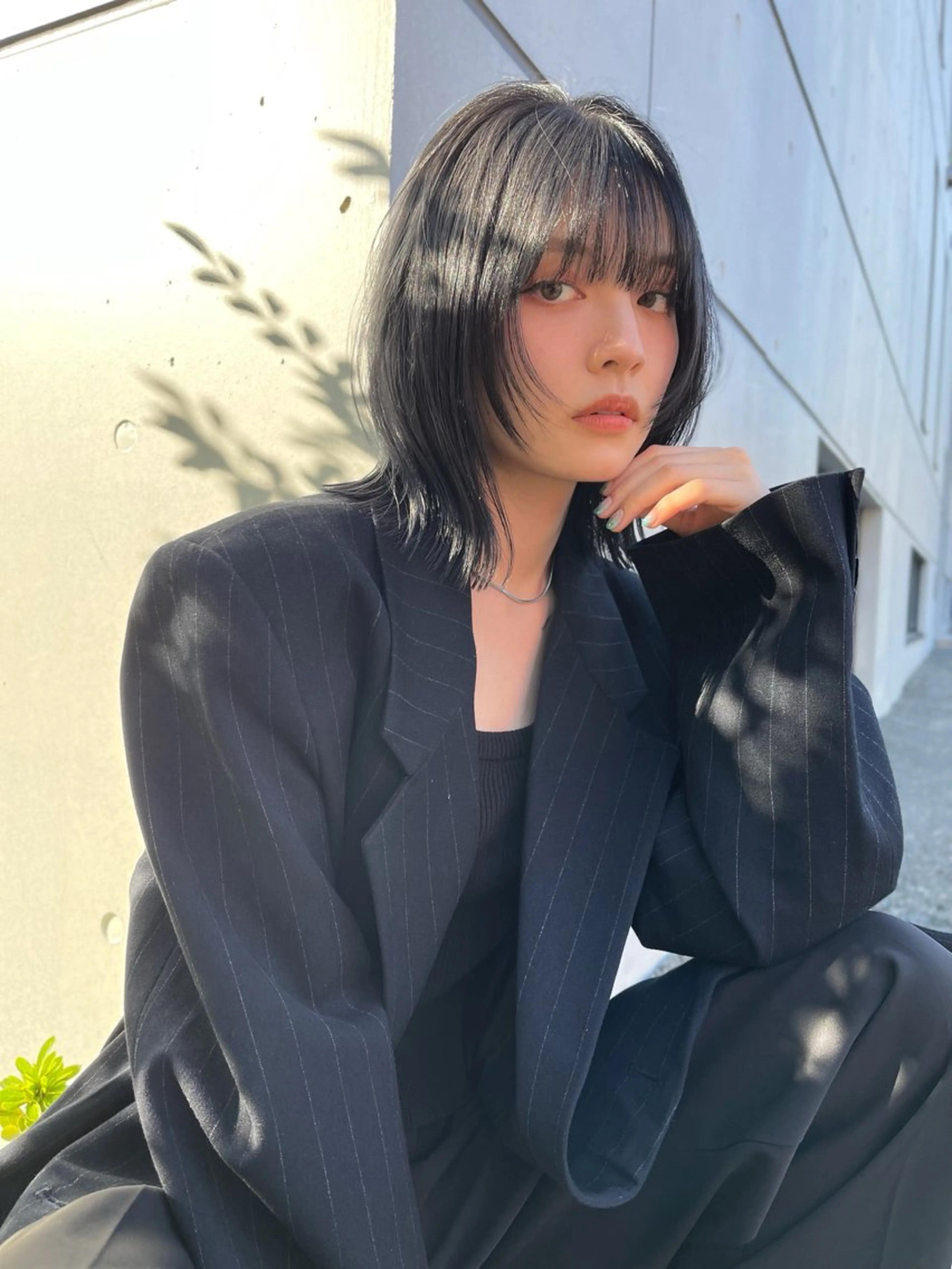 ミディアム 顔まわりレイヤー レイヤーカット 顔まわりレイヤー デザインカットのヘアスタイル