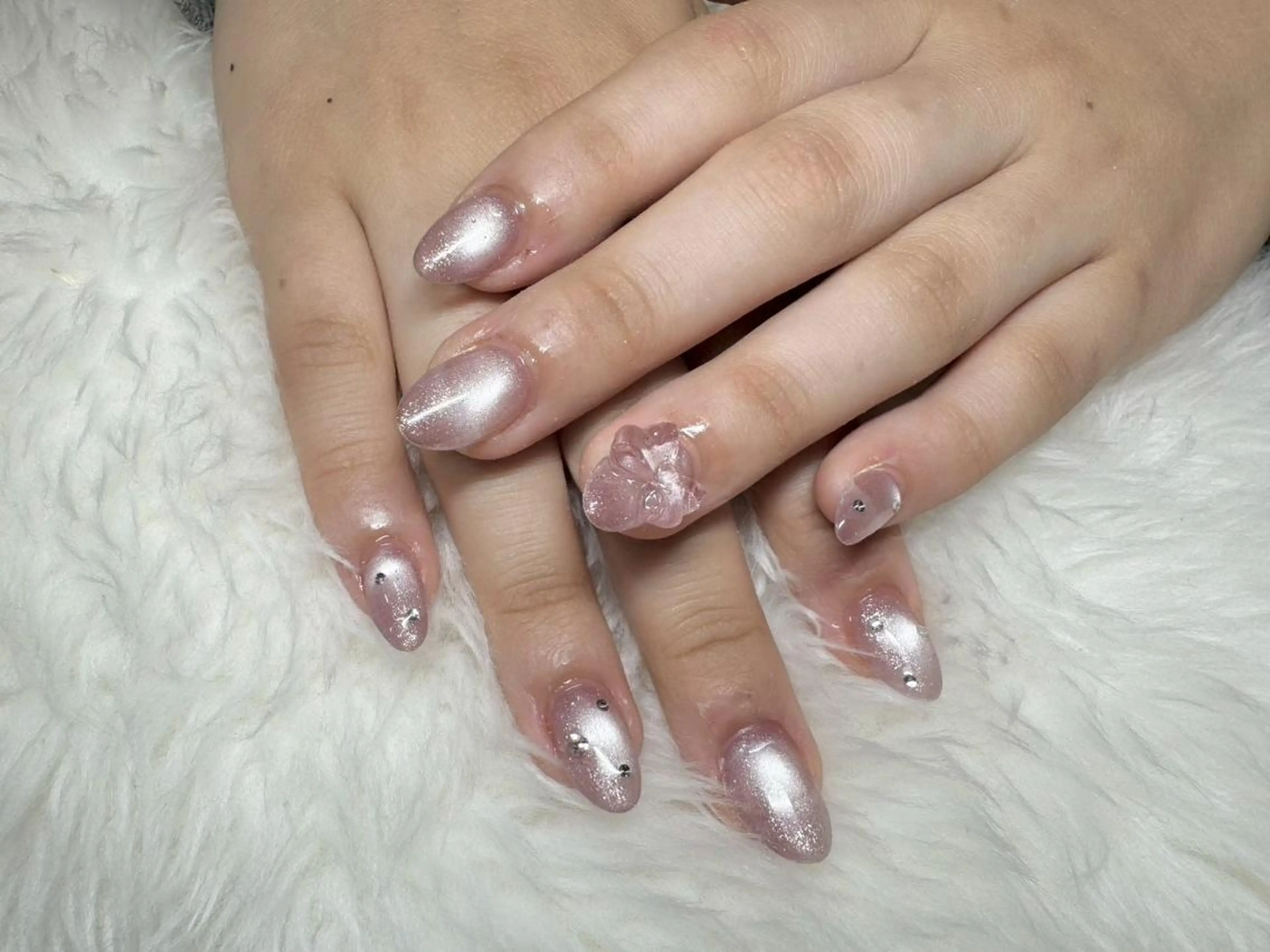 ネイル ハンドネイル ♡SNSで大バズり♡ コリアン羽エクステ◎のヘアスタイル