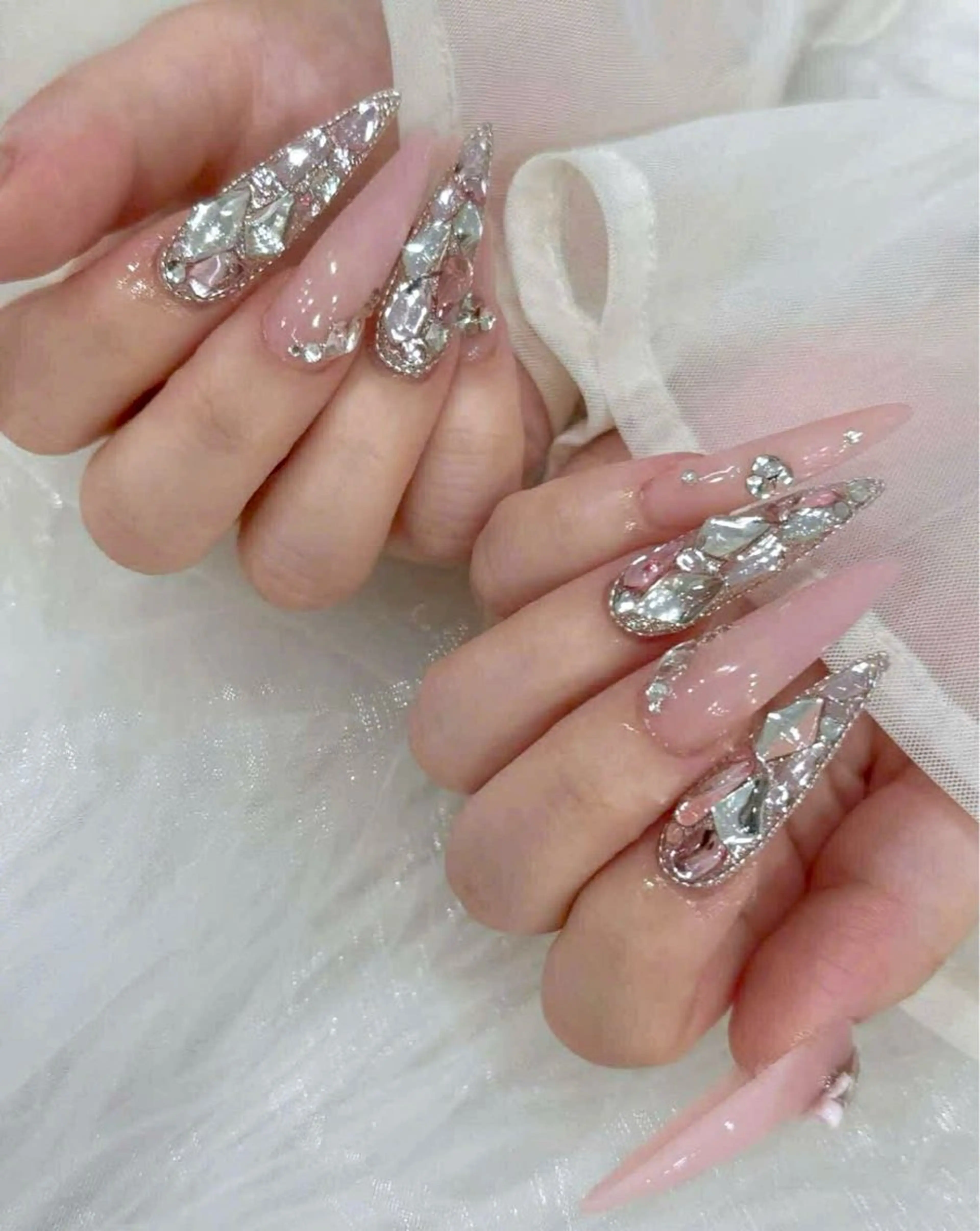 ネイル キラキラネイル 韓国ネイル ロングネイル 持ち込み ワンホンネイル ハンドネイル Haruki Nail Salonのネイルデザイン