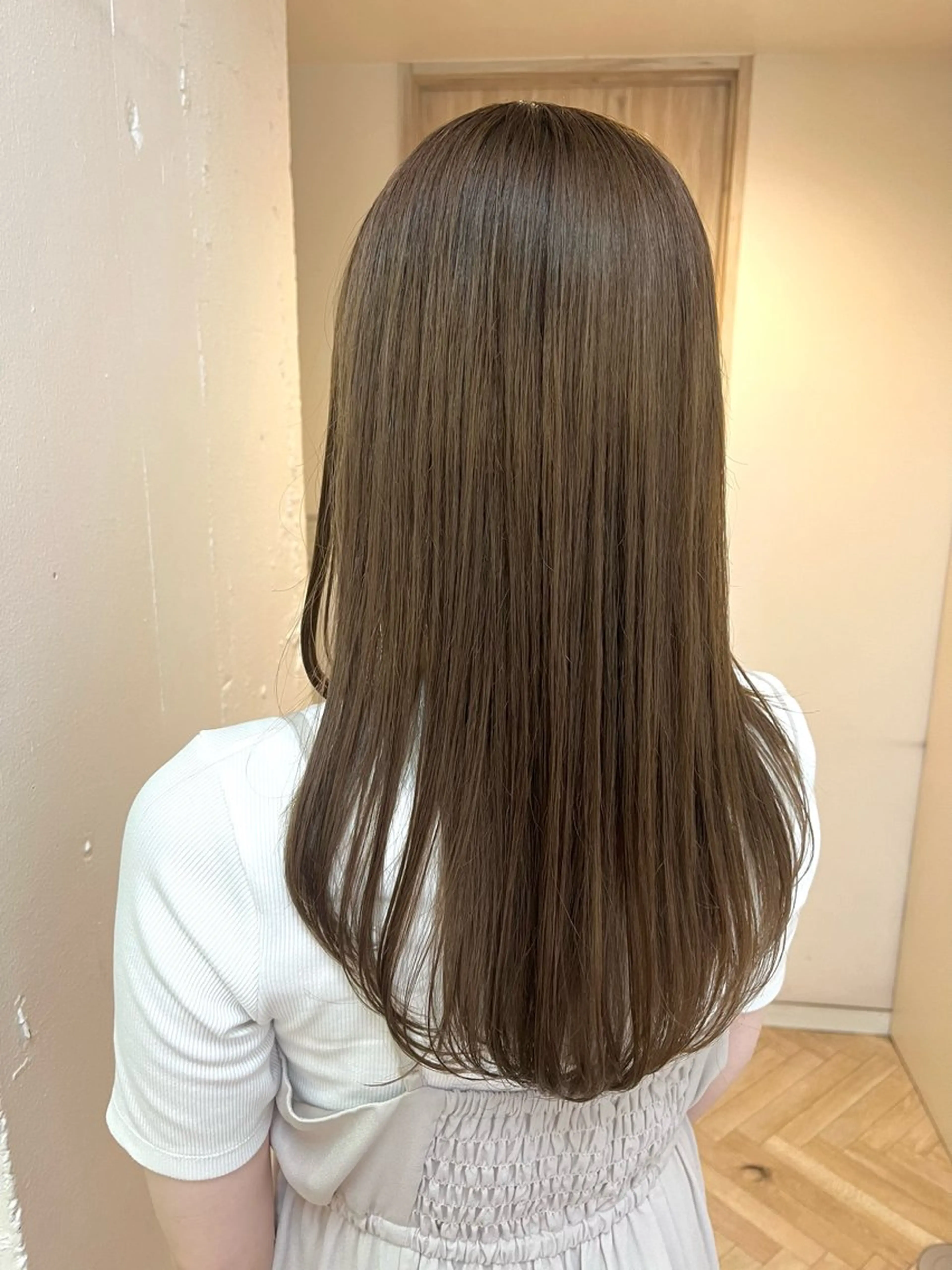 セミロング カラー ベージュカラー ブリーチ セピアベージュ トリートメント 透明感カラー/ 髪質改善/レイヤーのヘアスタイル