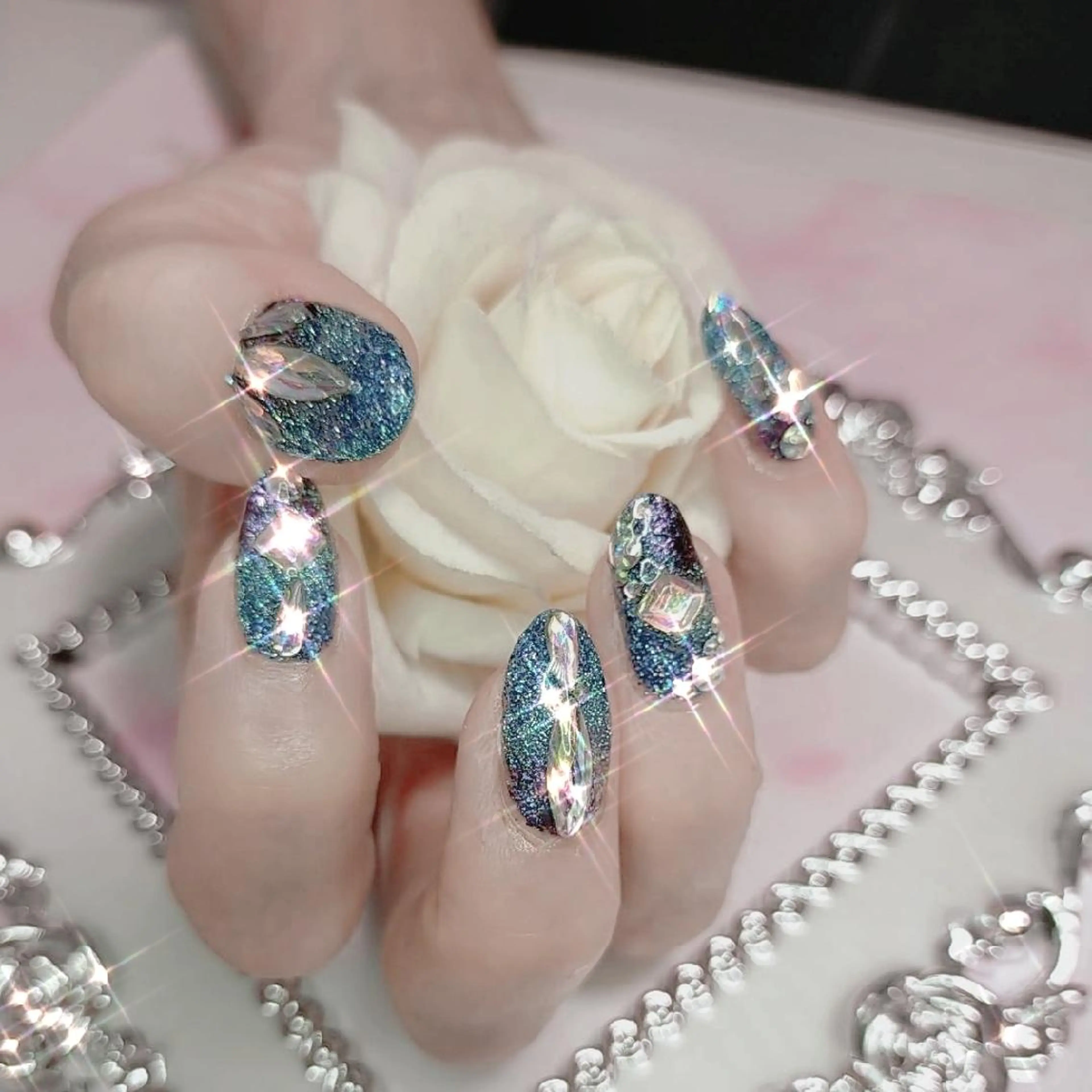 ネイル エステとネイル ローズコンフォートのネイルデザイン