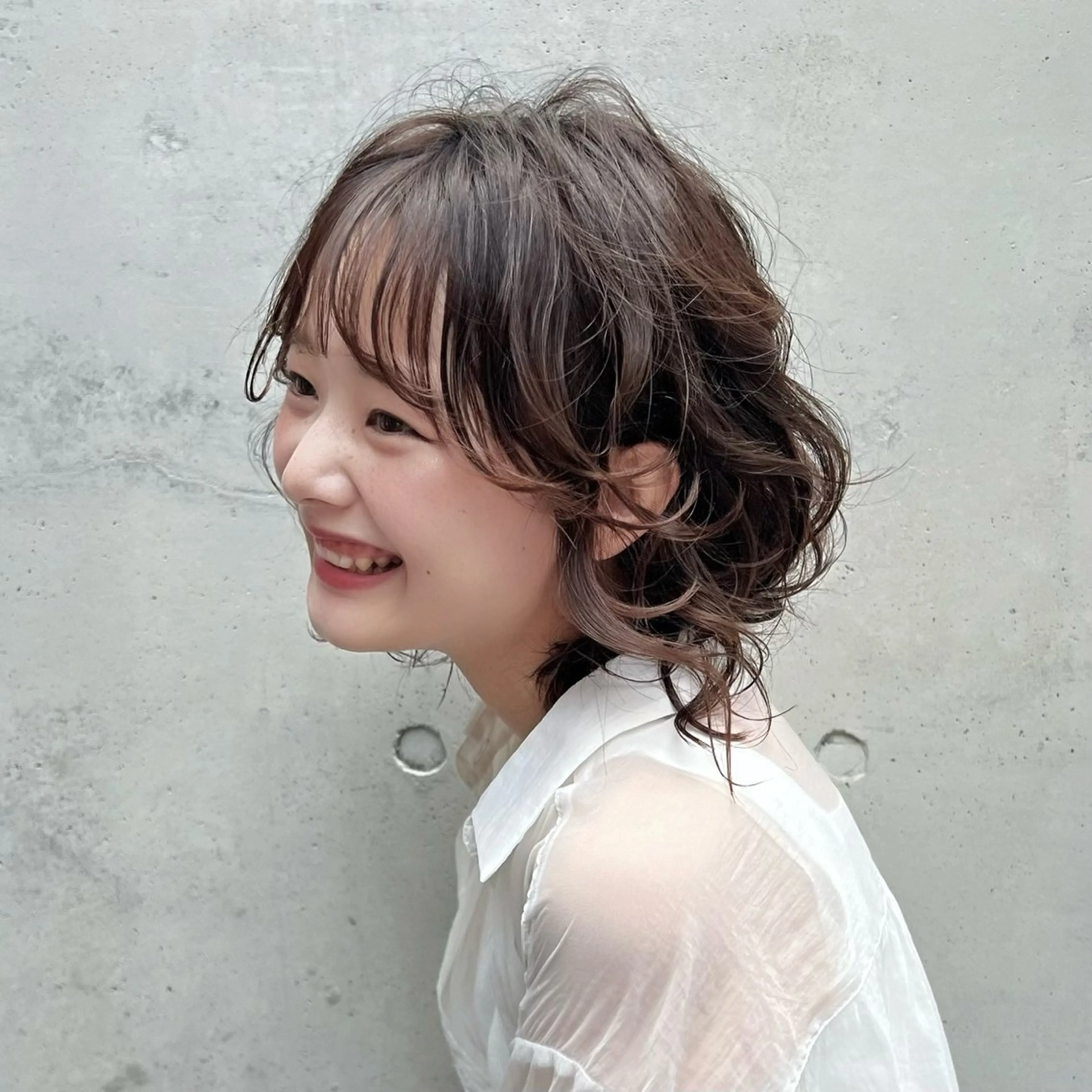 ミディアム カラー ブリーチ 透明感カラー くせ毛 髪質改善 韓国風ヘア ナガヨ キョウカのヘアスタイル