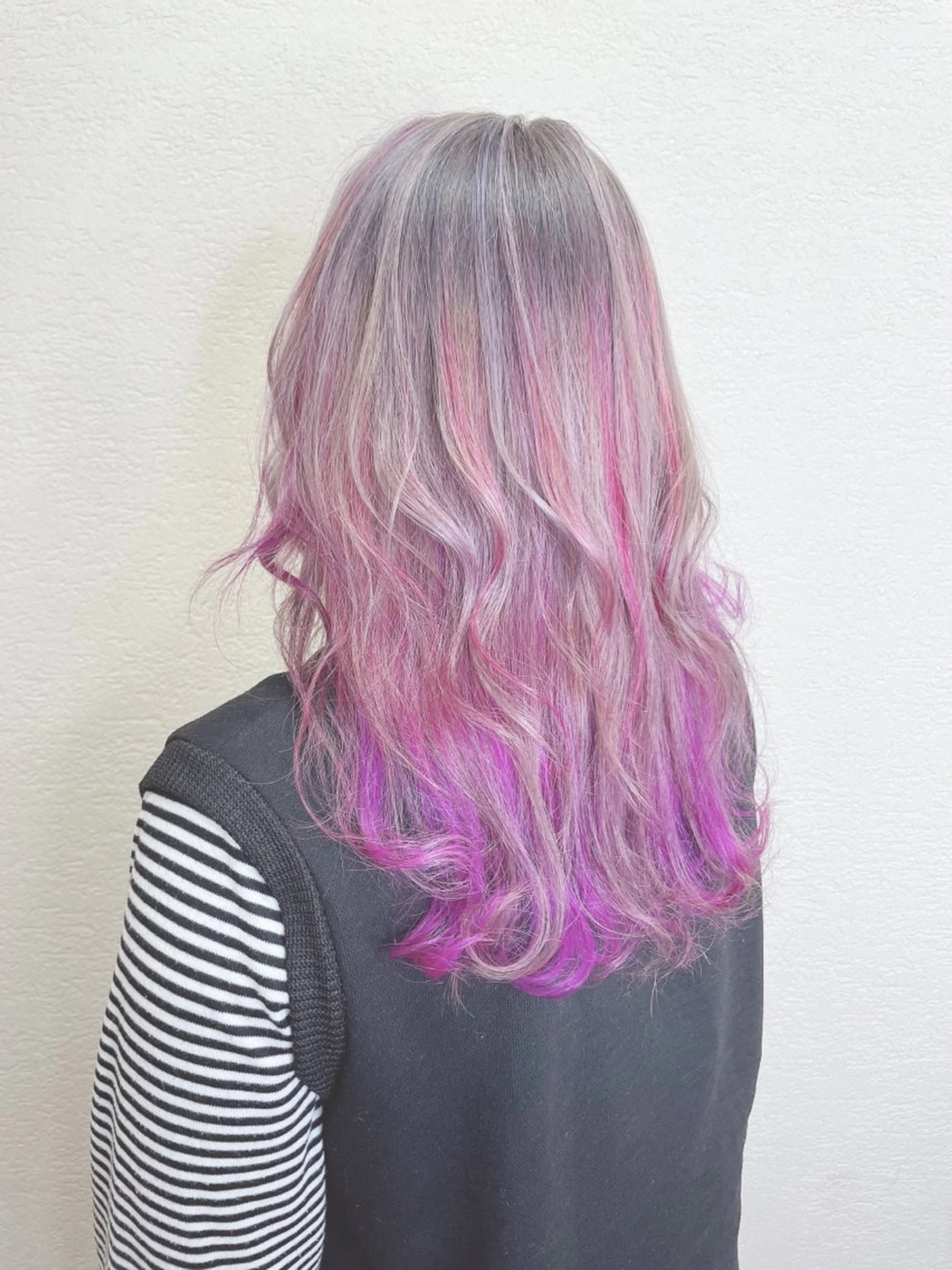 ロング カラー ハイライトカラー ピンクカラー バイオレットカラー ハイライト カット ヘアカラー トリートメント ❣️モードケイズ塚口 和田一将のヘアスタイル