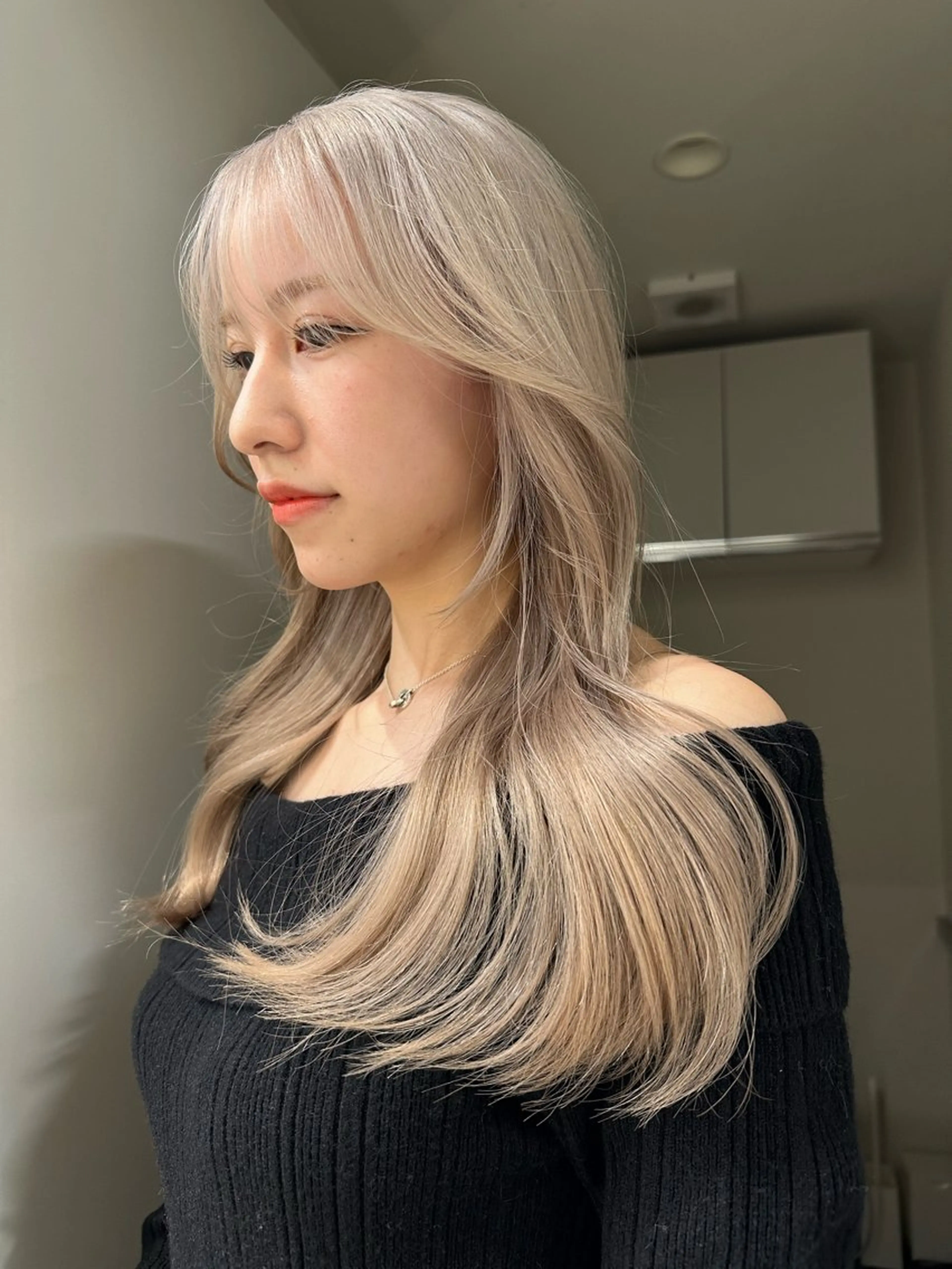 ロング 髪質改善 韓国風ヘア カット トリートメント レイヤーカット 透明感カラーのヘアスタイル