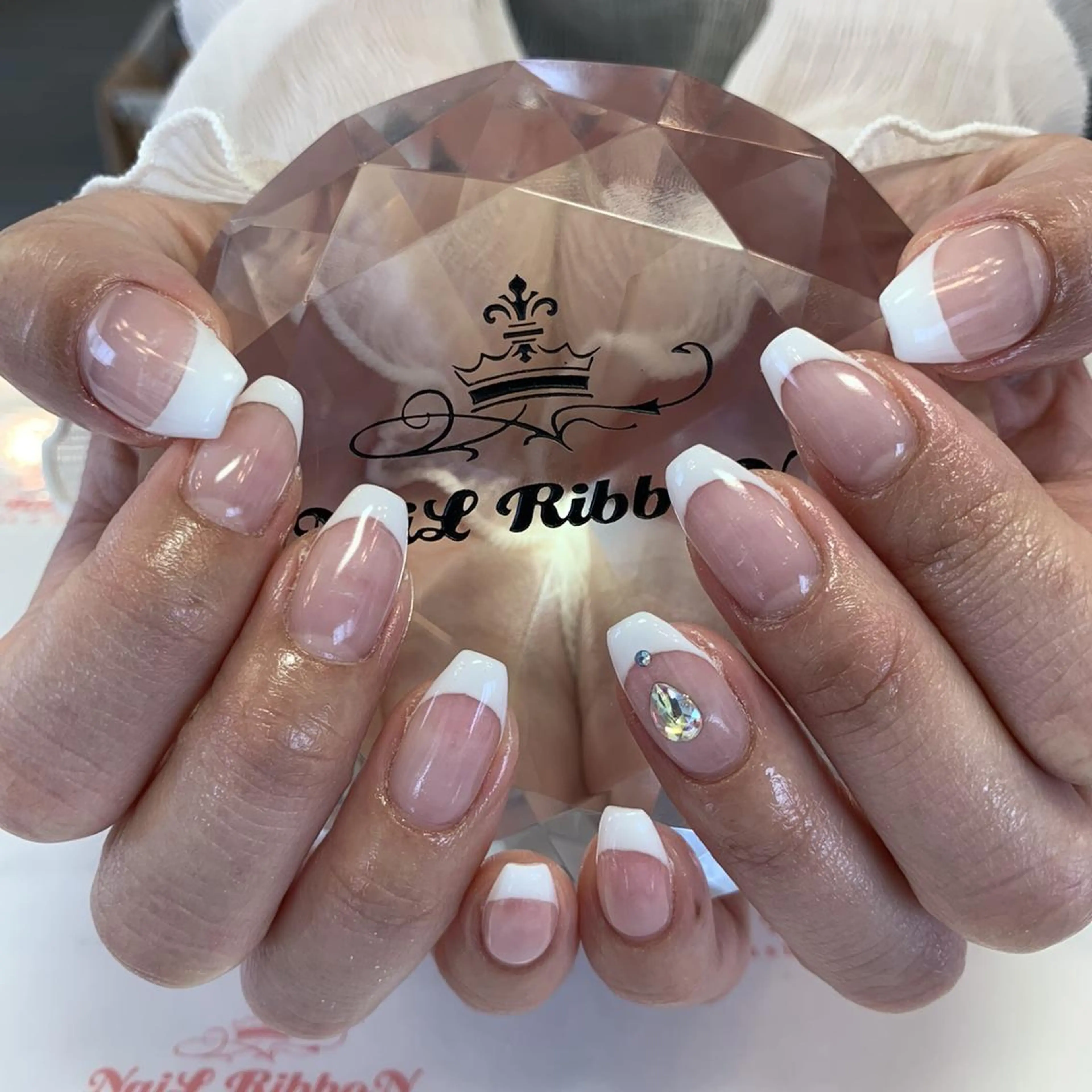 ネイル ネイルリボン 受付スタッフのネイルデザイン