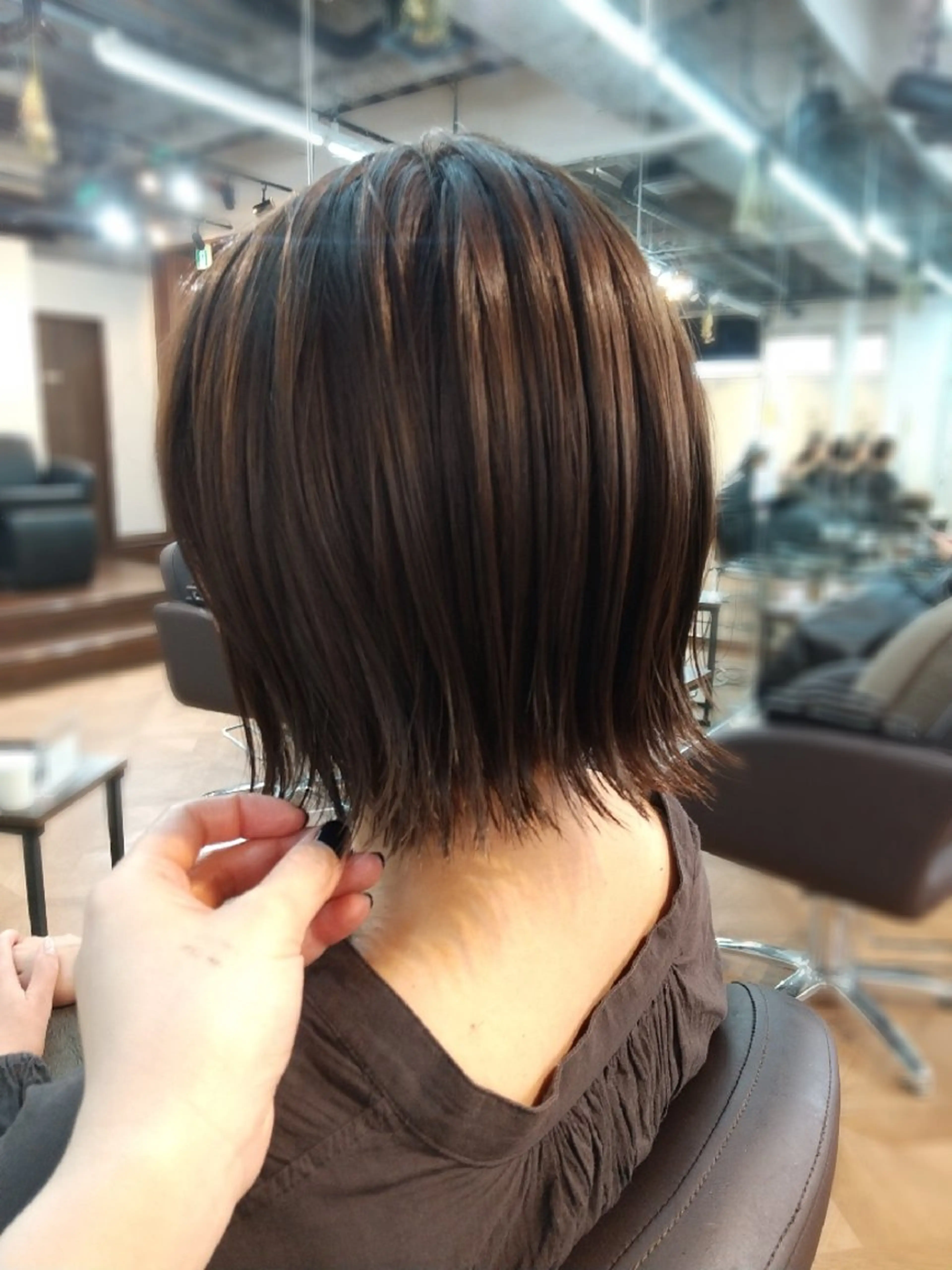 ショート カラー 切りっぱなしボブ グレージュ ボブ 久村 奈菜のヘアスタイル