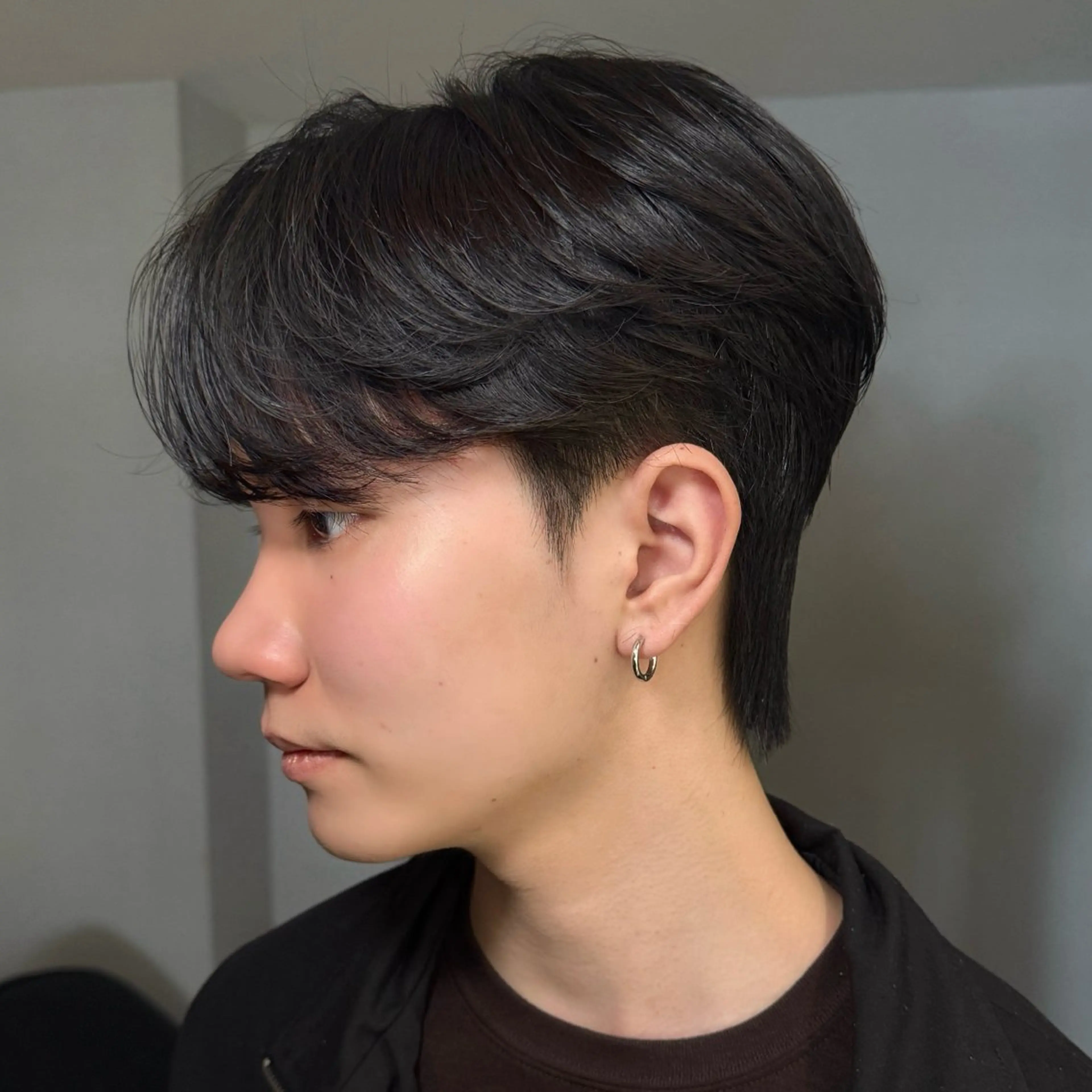 メンズ センターパート ダウンパーマ フェザーパーマ メンズ韓国風 マッシュ カット パーマ センターパート特化/ メンズカット/ヒロキのヘアスタイル