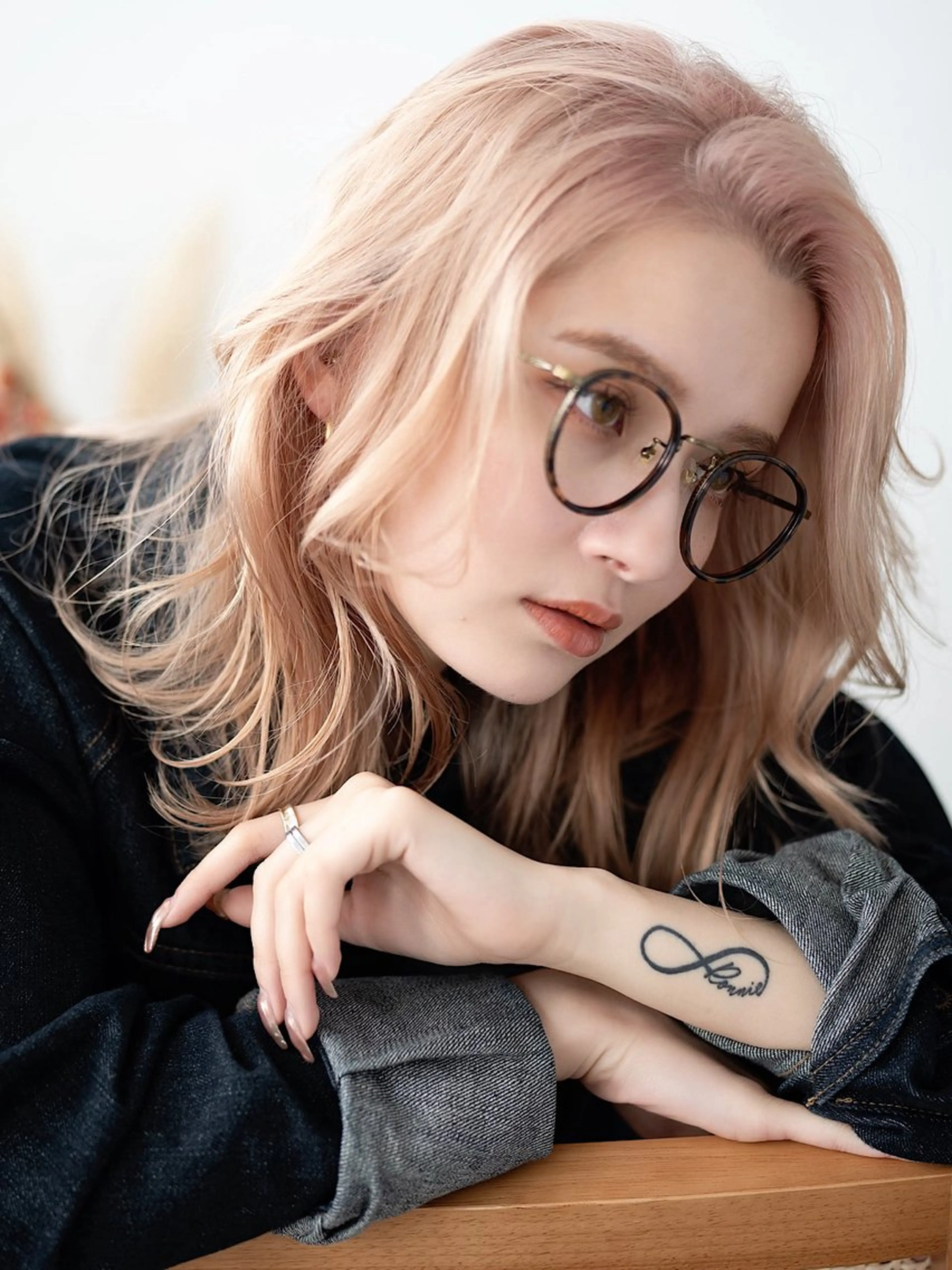 カラー 溝江 天碧のヘアスタイル