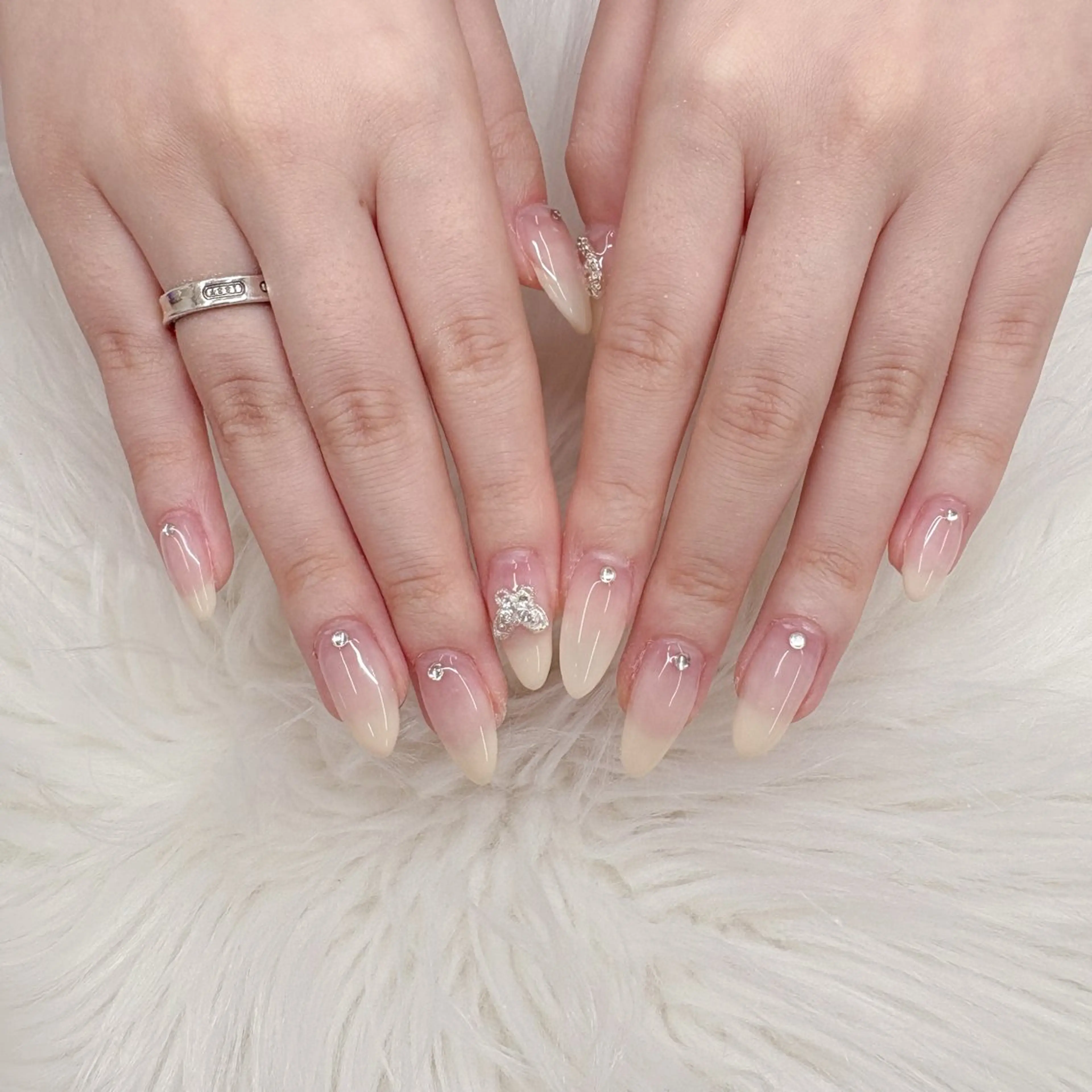 ネイル グラデーション ワンホンネイル ハンドネイル エリクサーネイル池袋 大谷のネイルデザイン