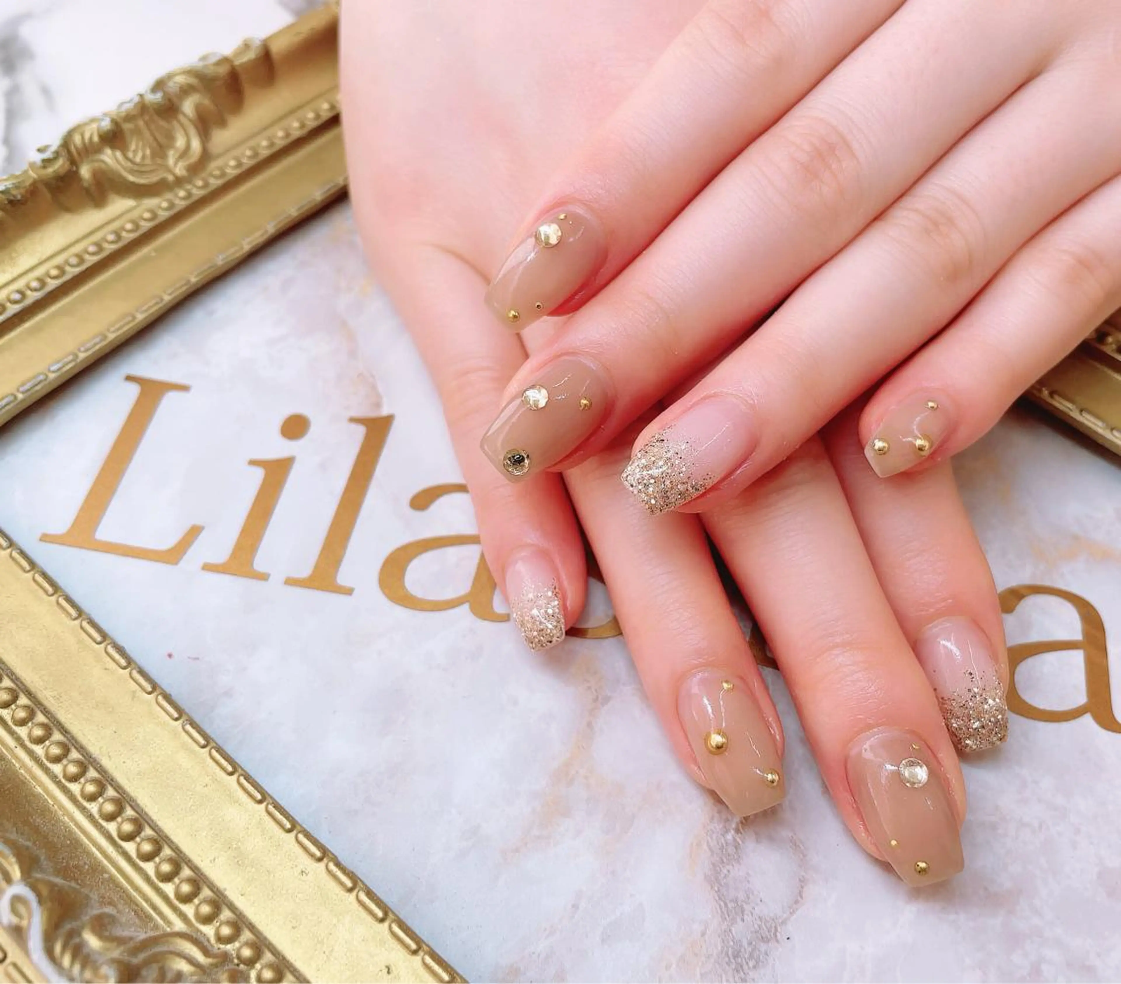 ネイル ジェルネイル ゴールド グラデーション ハードジェル キラキラネイル Lilas Nailのネイルデザイン