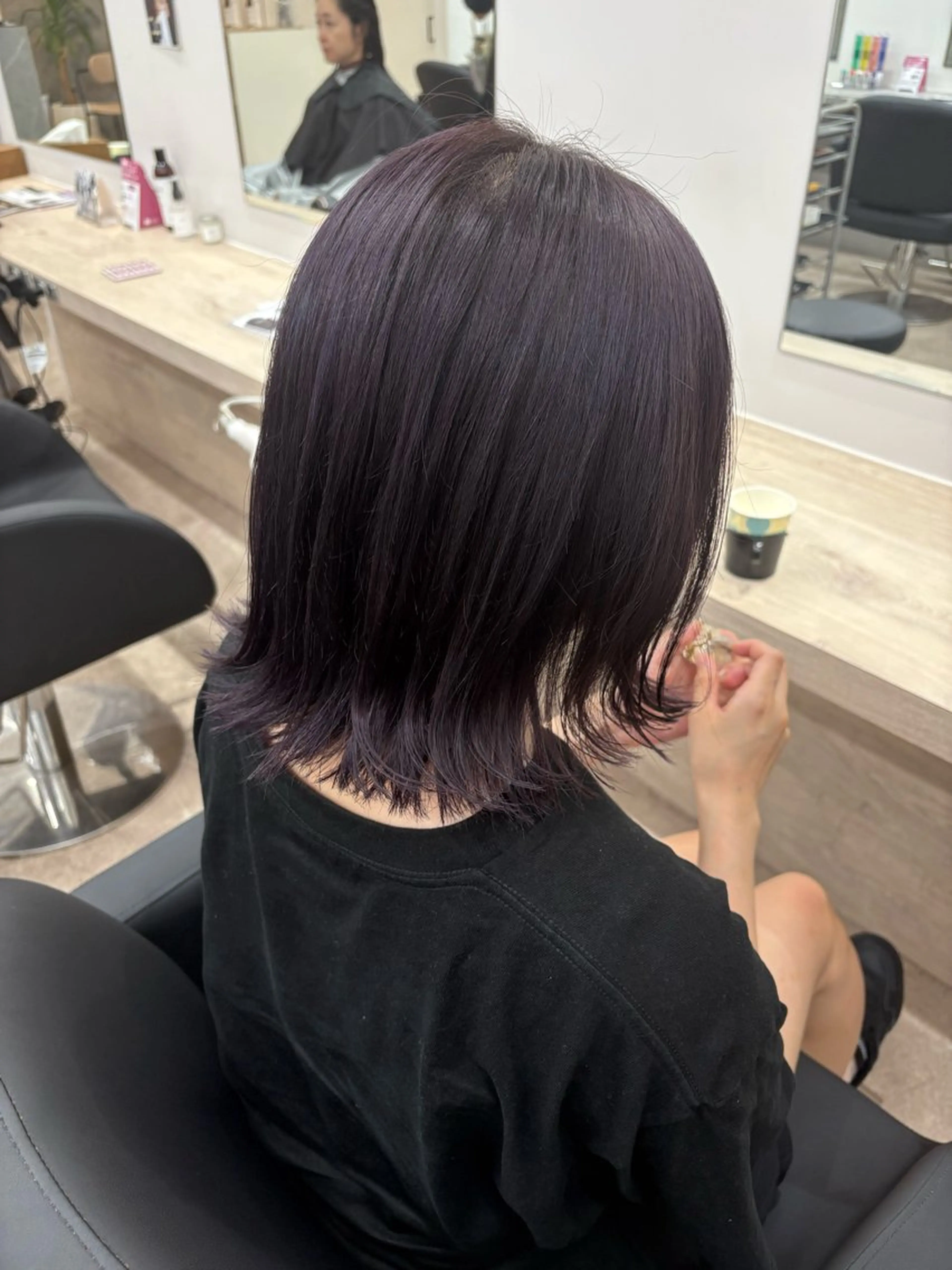 ショート パープルカラー 🐬レイヤー /透明感/あいか🫧のヘアスタイル