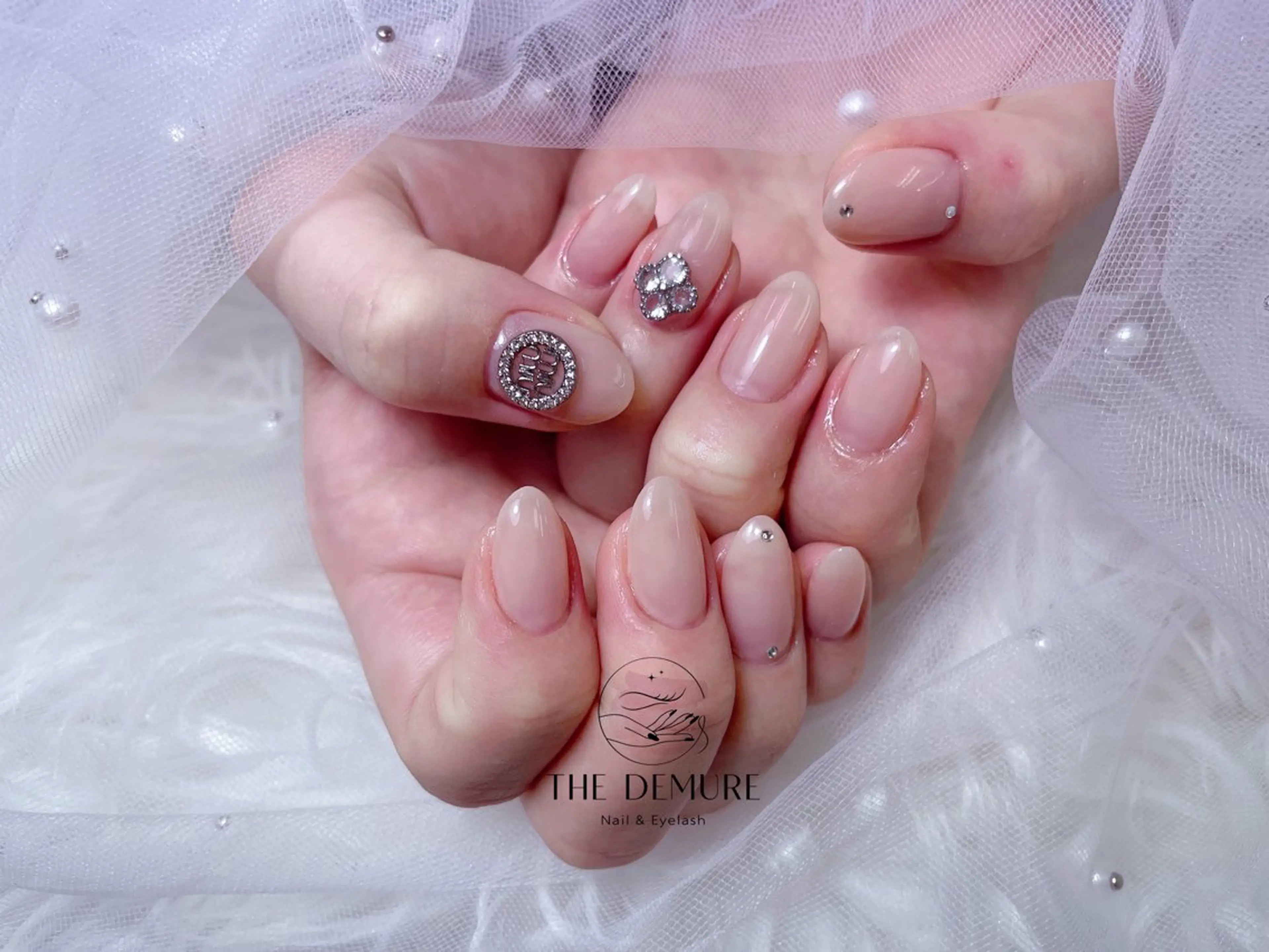 ネイル アートネイル キラキラネイル 韓国ネイル 水色 ロングネイル ハンドネイル ハンドケア NailDemure 【銀座店】のネイルデザイン