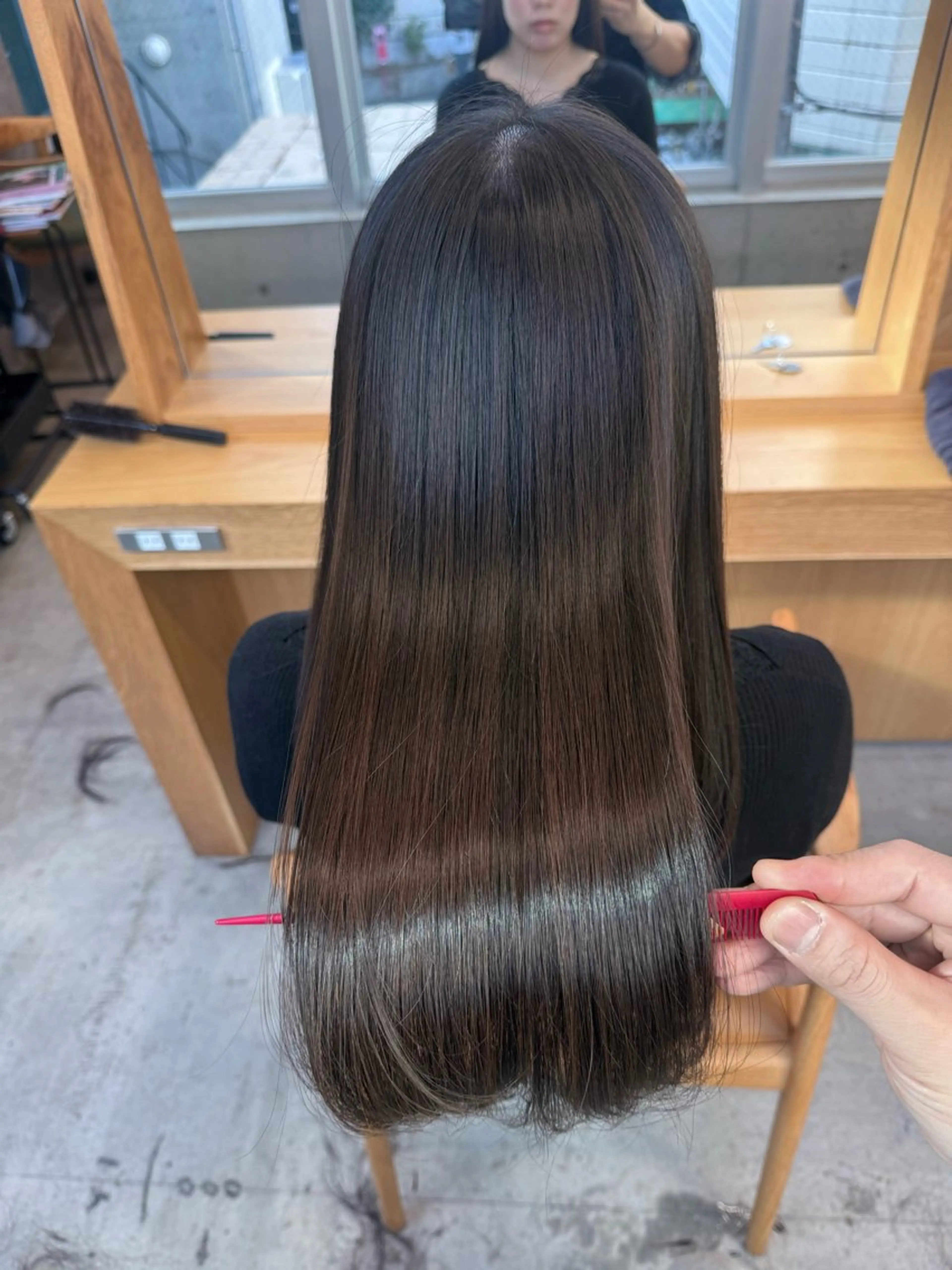 ロング カラー ロングレイヤー アッシュ ベージュカラー ブリーチ 透明感カラー カット ヘアカラー トリートメント 誰より丁寧なカット/ 小林輝/レイヤーのヘアスタイル