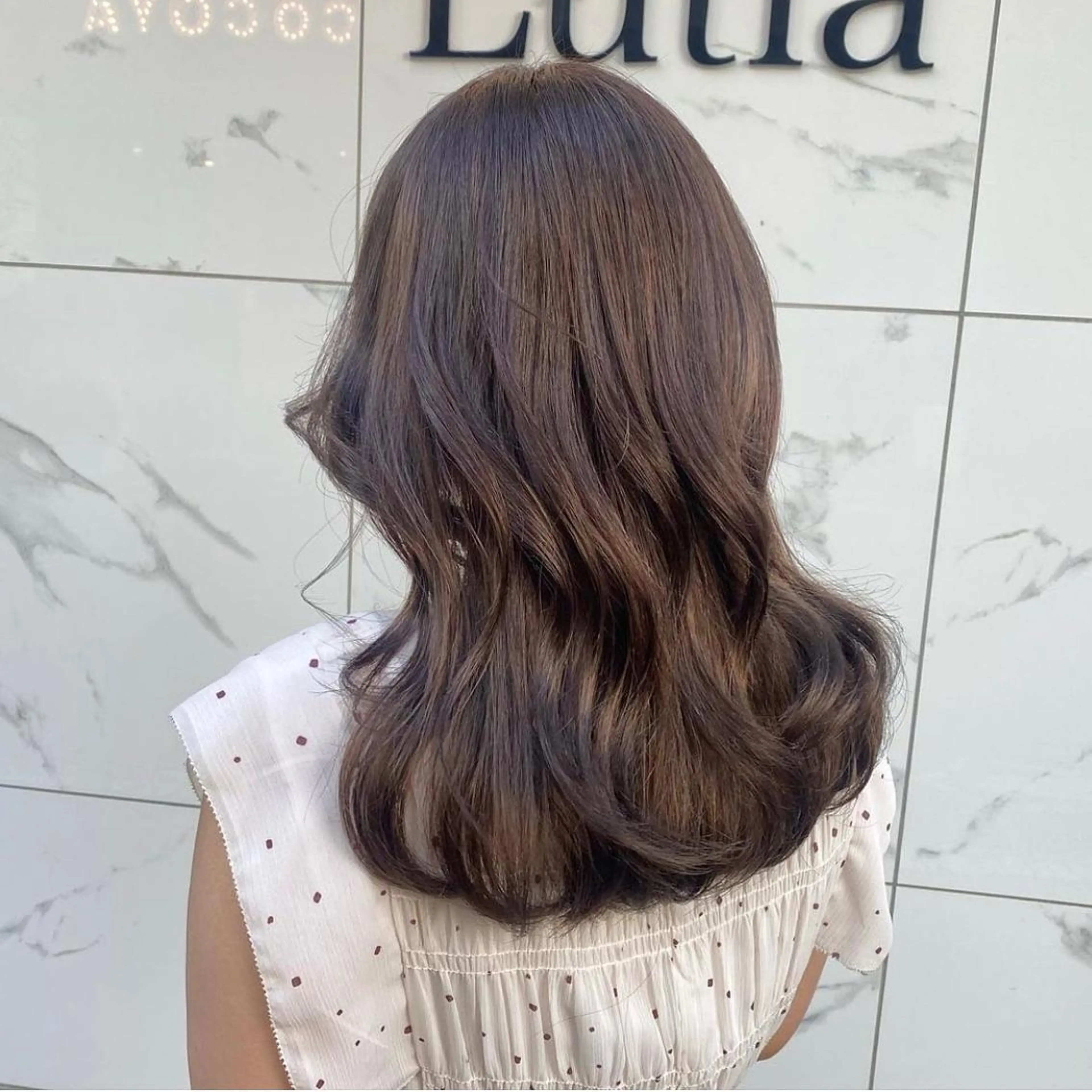 セミロング カラー ヘアアレンジ ベージュカラー 透明感カラー 新宿⌇韓国風ヘア ⌇透明感カラーのヘアスタイル