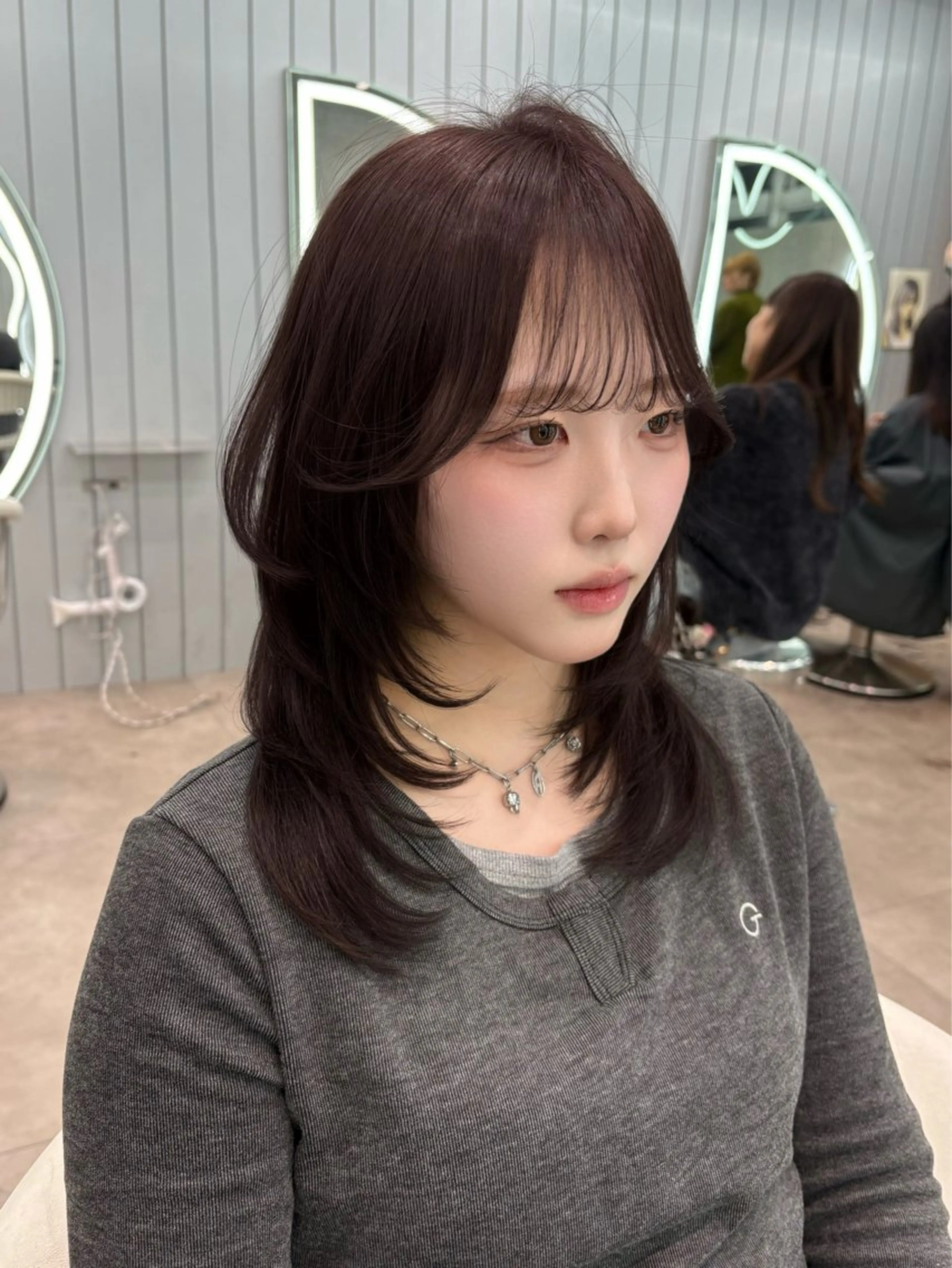 セミロング カラー ヘアアレンジ アッシュ 黒髪 ブリーチ ブルーカラー ブルーブラック カット ヘアカラー トリートメント ヘアセット 大宮‎🩵縮毛矯正 レイヤー　佐藤和のヘアスタイル