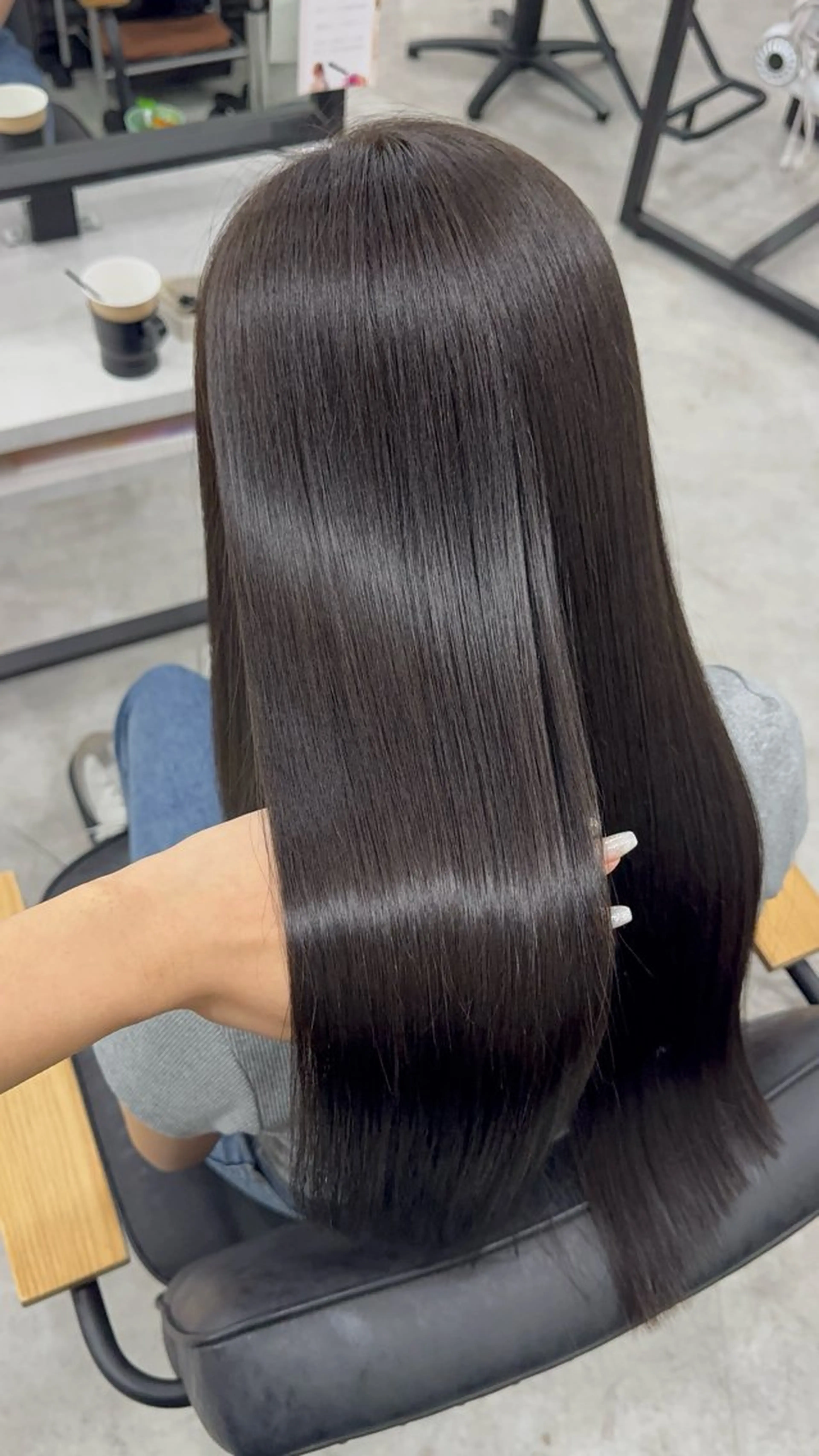 ロング カラー アッシュ アッシュブラウン ベージュカラー 黒髪 ブリーチ 赤み無し柔らかカラー 【梅田】madokaのヘアスタイル