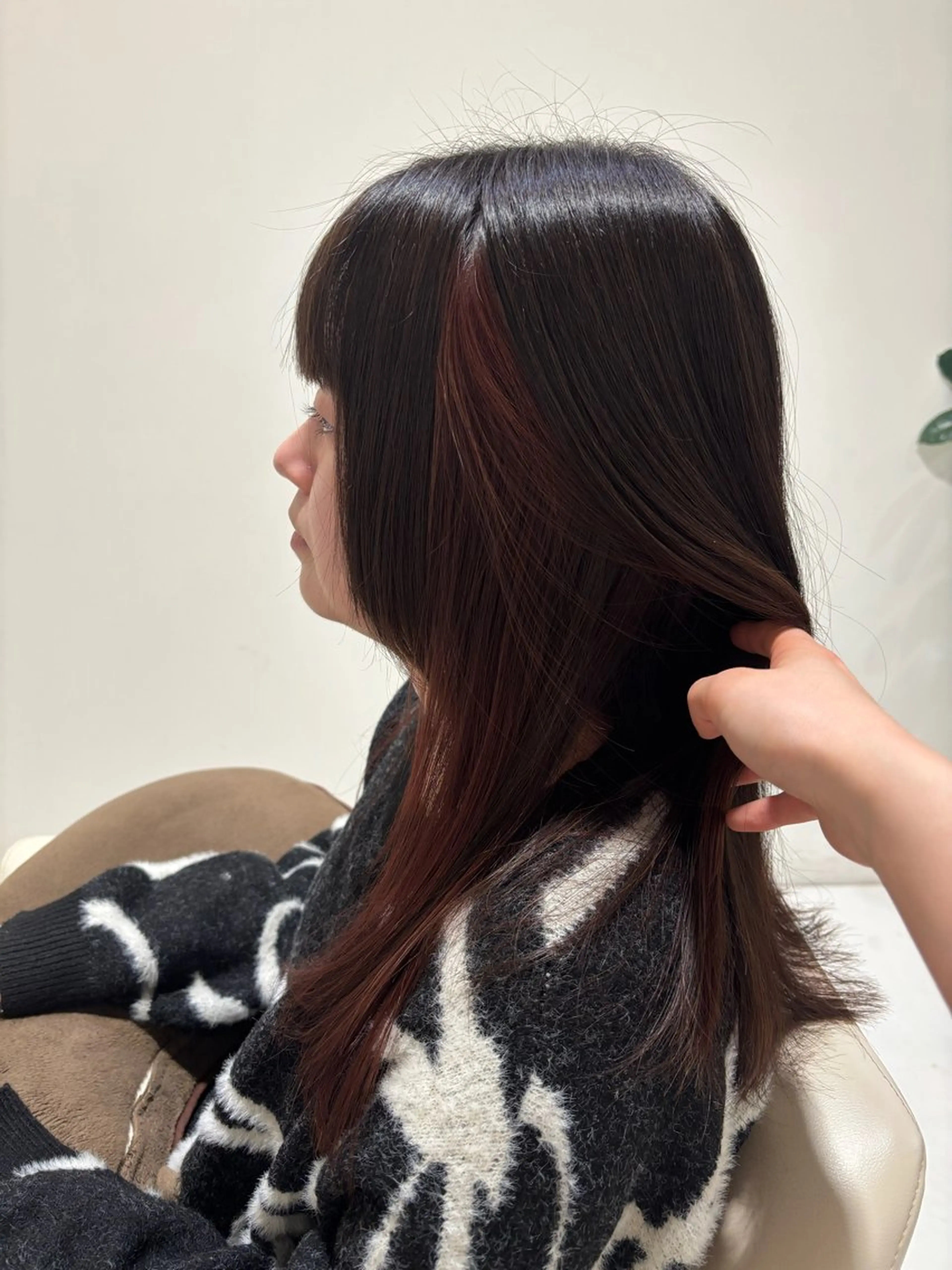 ロング カラー ブリーチ ブリーチなしカラー ピンクカラー ヘアカラー 岩﨑 楓加のヘアスタイル