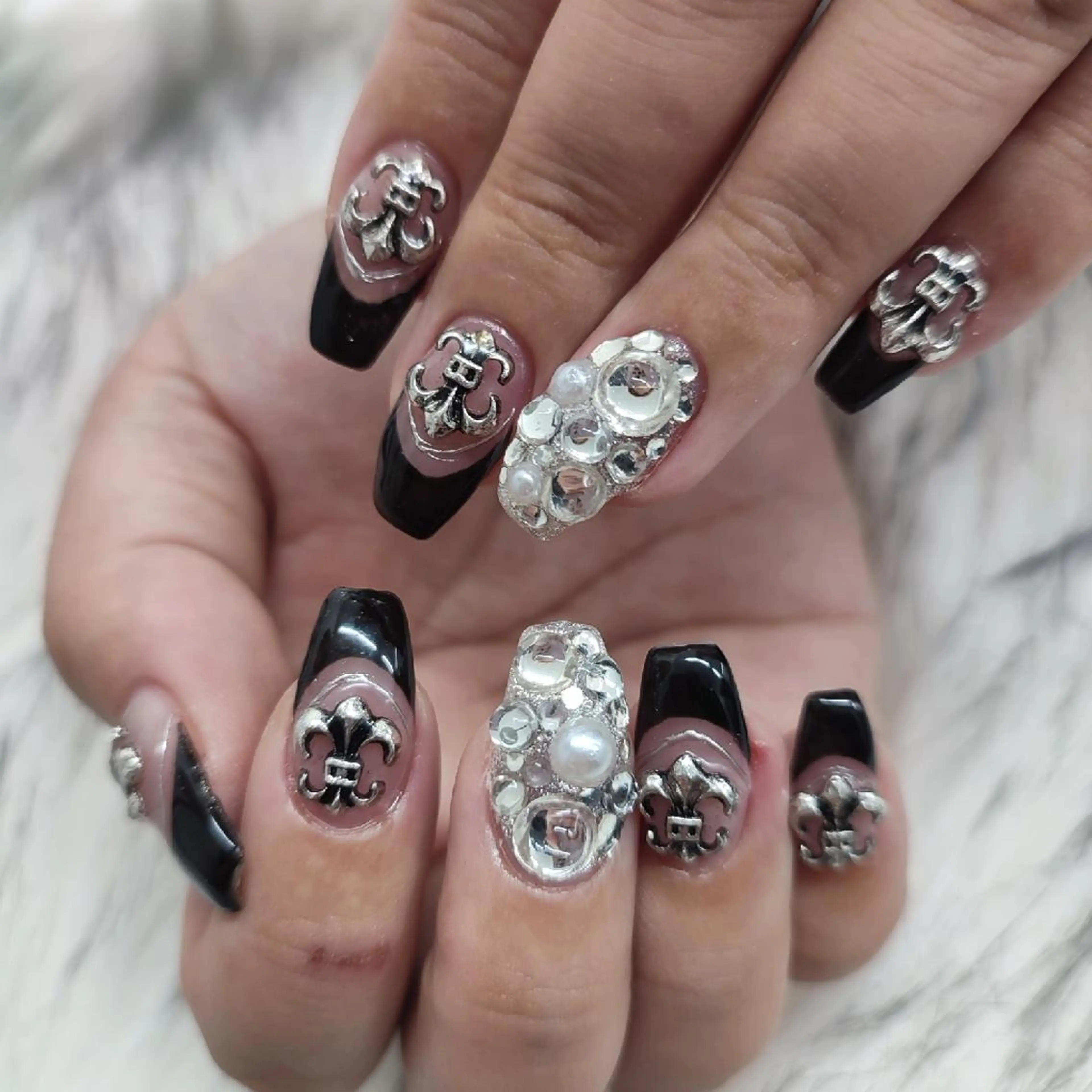 ネイル ハンドネイル RUNWAY 　　の眉毛・アイブロウイメージ