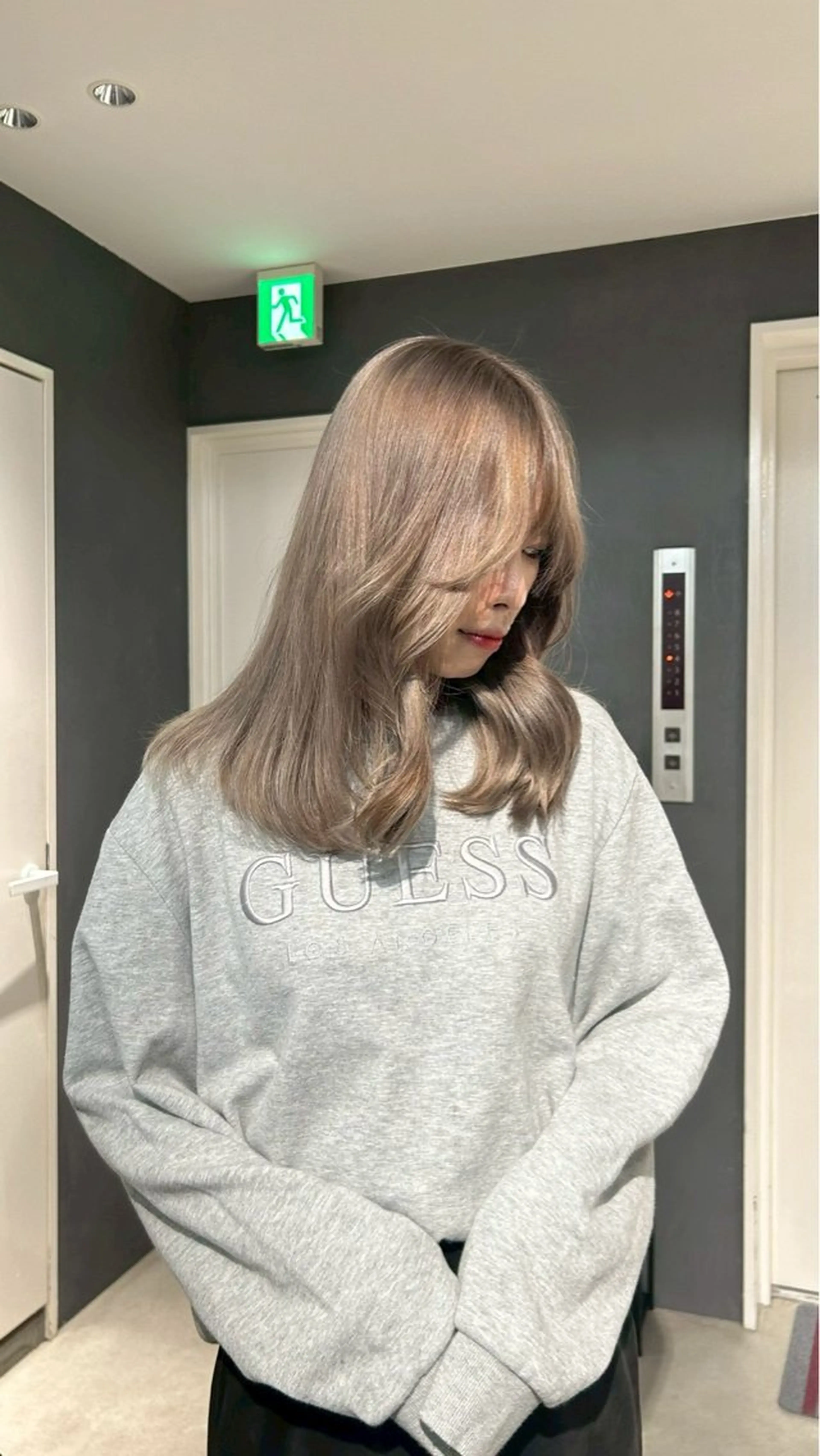 ロング カラー ブリーチ ブロンド カット ヘアカラー トリートメント 透明感カラー/レイヤ ー/艶髪/NENEのヘアスタイル